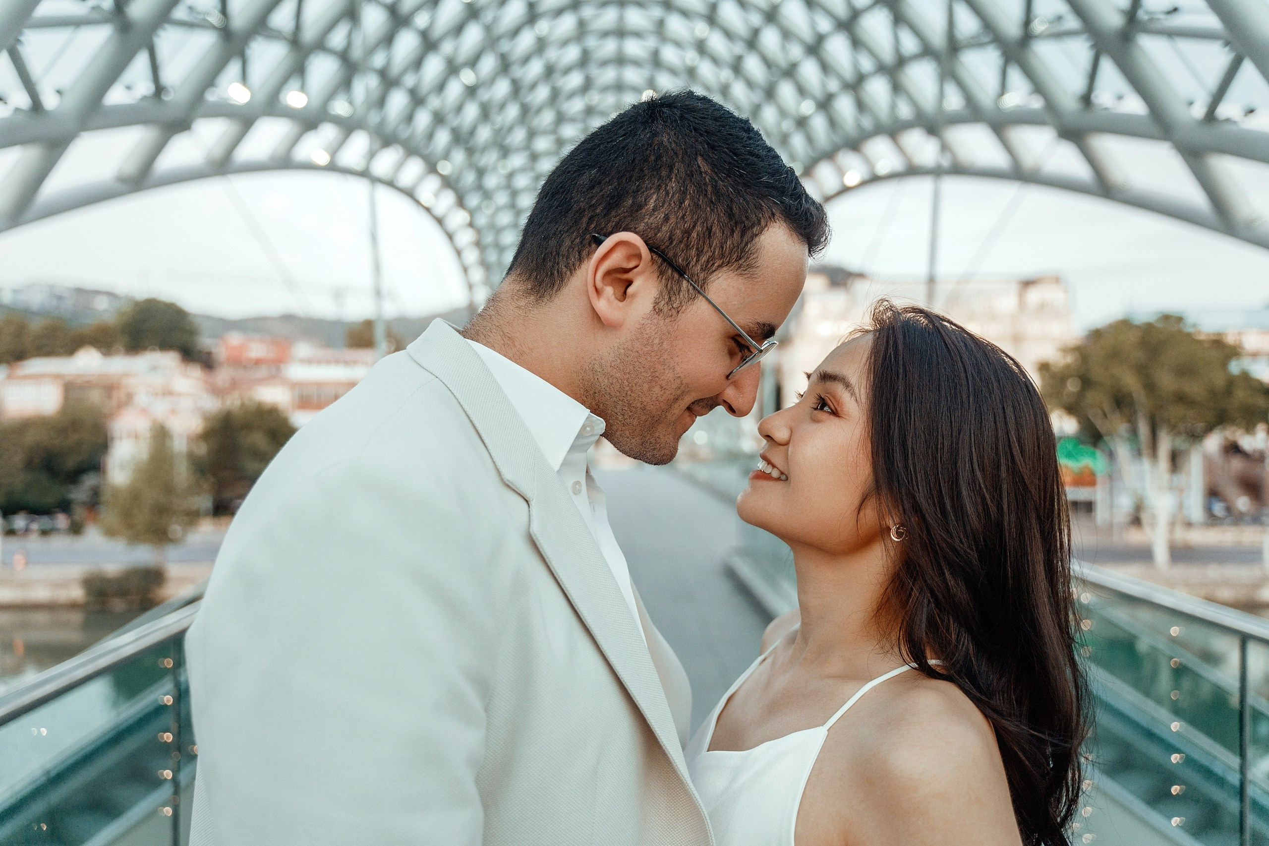Alaeddine & Matika on the Peace Bridge in Tbilisi. Photographer Sergey Otkrytyi in Batumi & Tbilisi