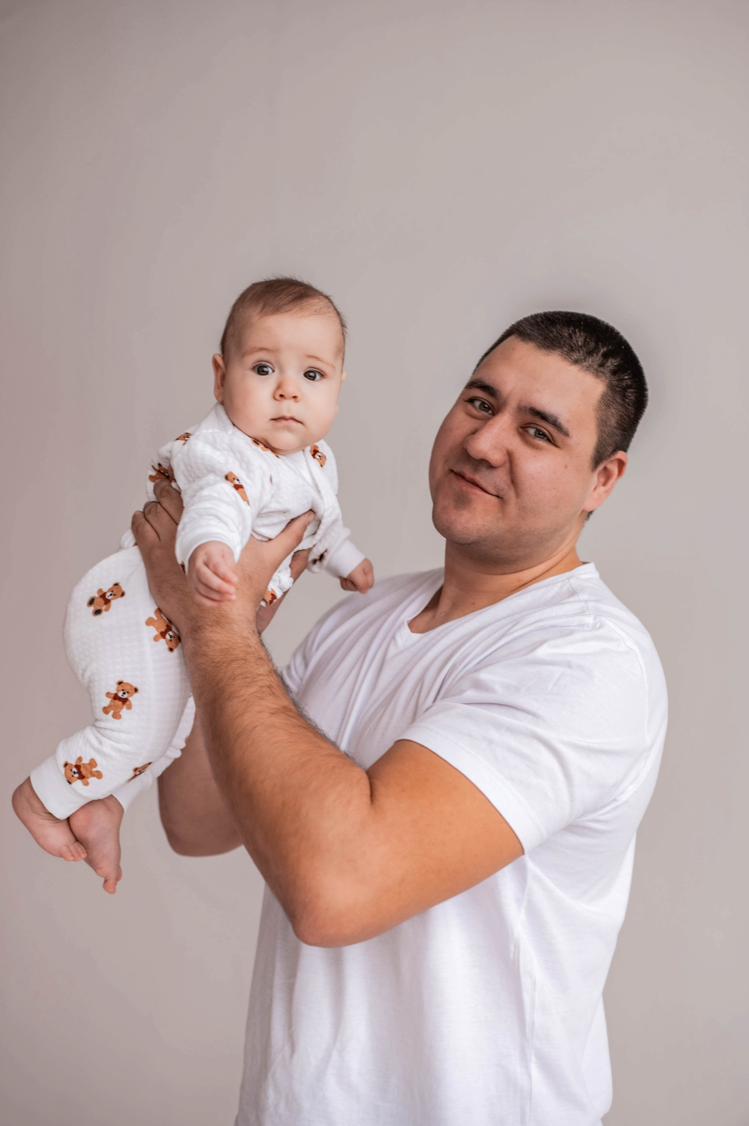 Алина и Кирилл с малышом. Семейный и свадебный фотограф в Абакане Юлия Су