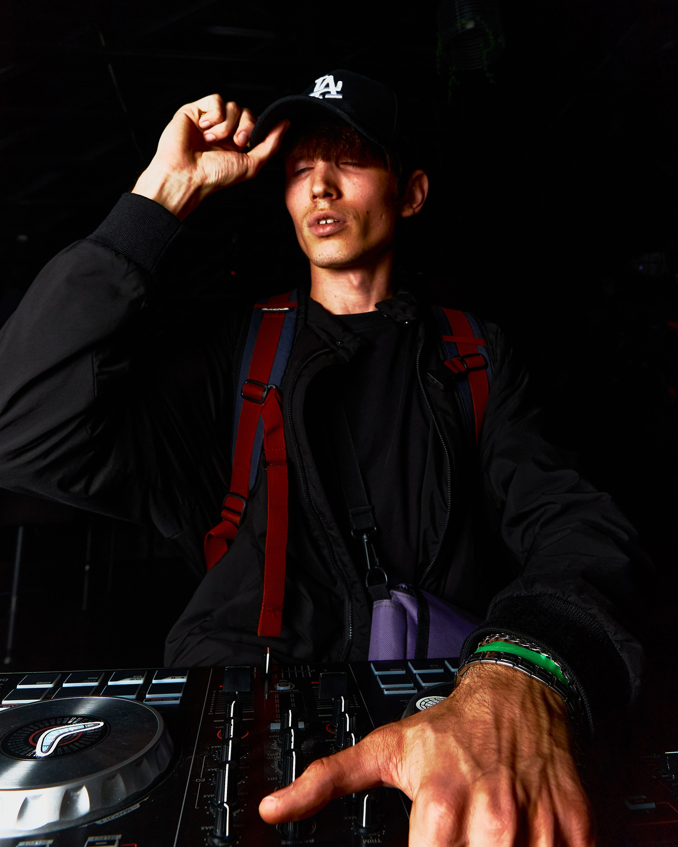 Kinemotor 9 years. Святослав Лебедев | Рекламный фотограф — Коммерческая съемка, Арт-дирекшн, AI-интеграция