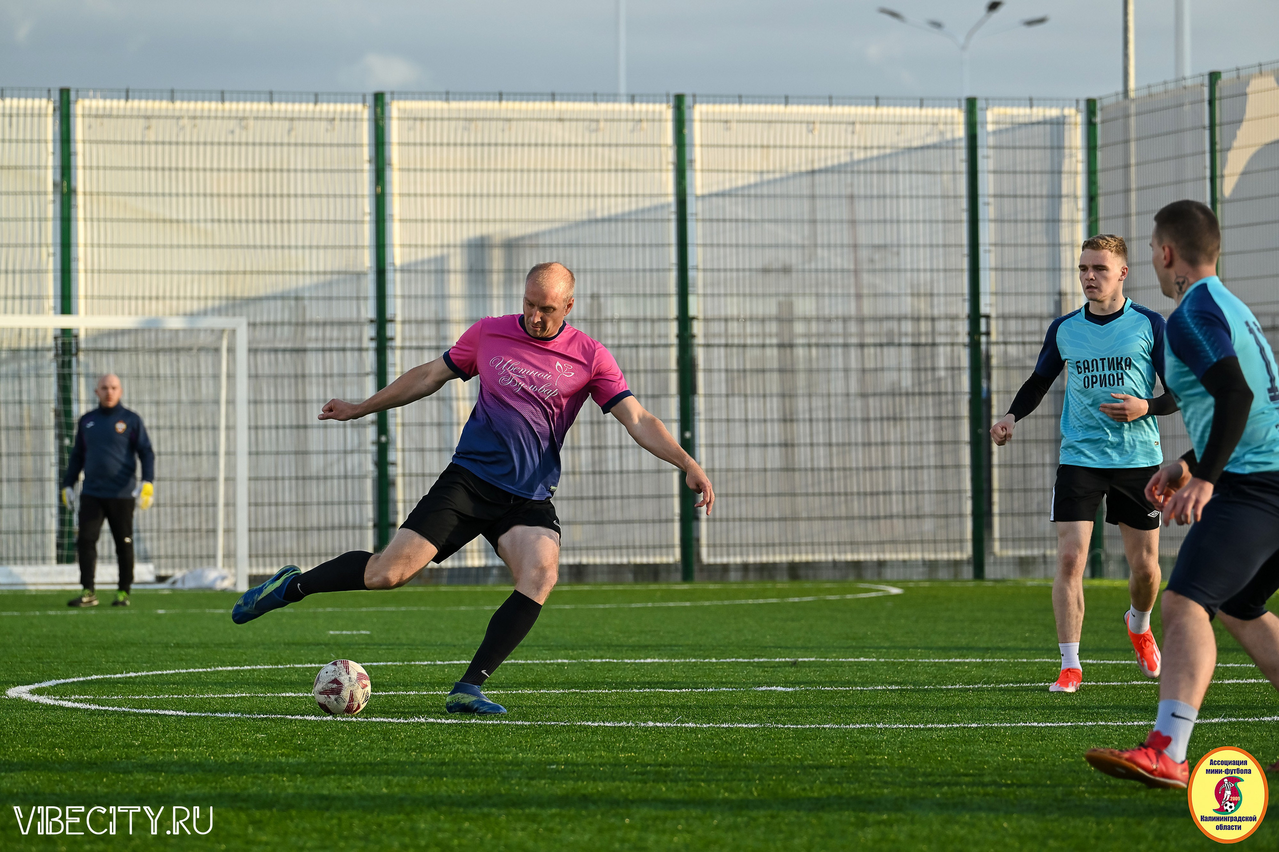 ИГРЫ МИНИ-ФУТБОЛЬНОЙ И КОРПОРАТИВНОЙ ЛИГИ. VIBECITY.RU Вайб Сити Ру Фоторепортажи Фотоотчеты Калининград