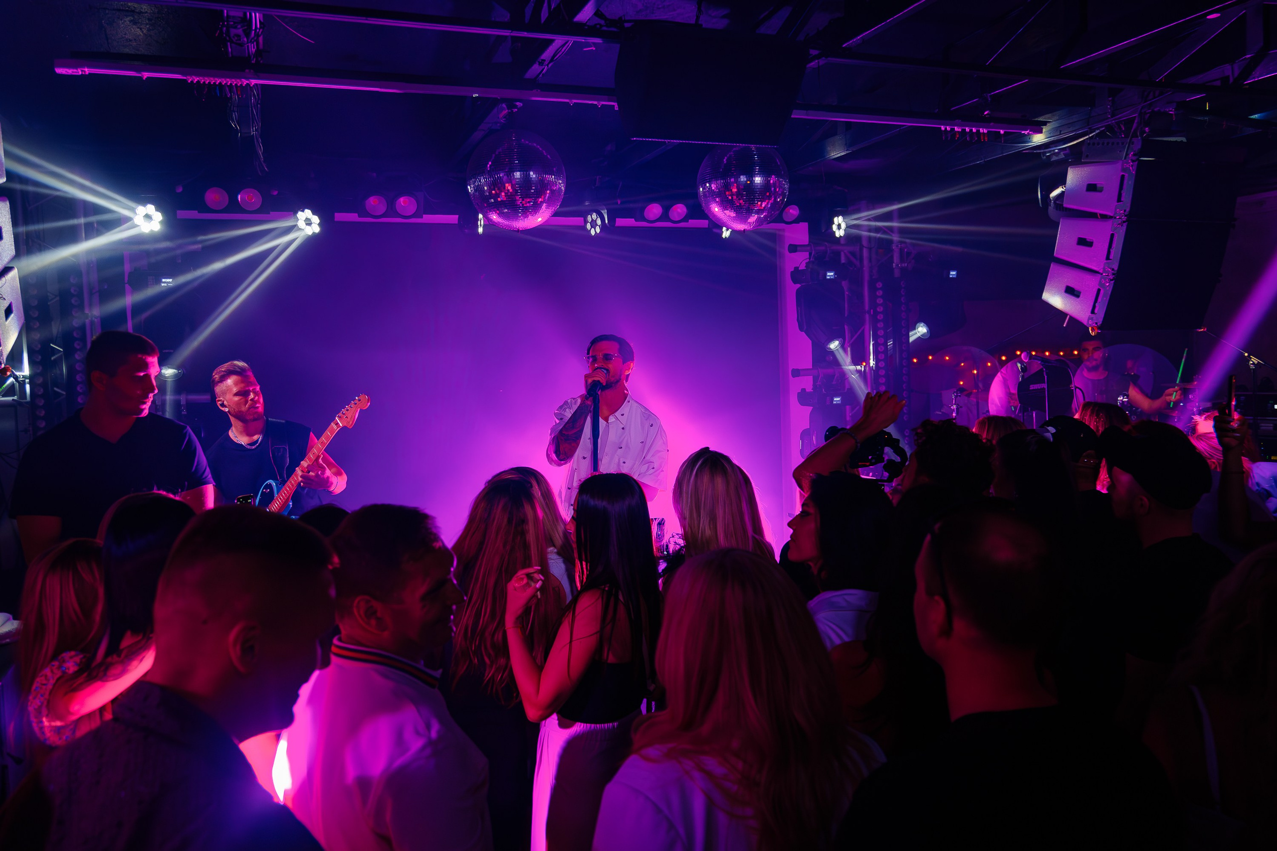 «МИША МАРВИН"_Чайка на пляже_Ялта_14.06.2025. Аминов Руслан | Фотограф