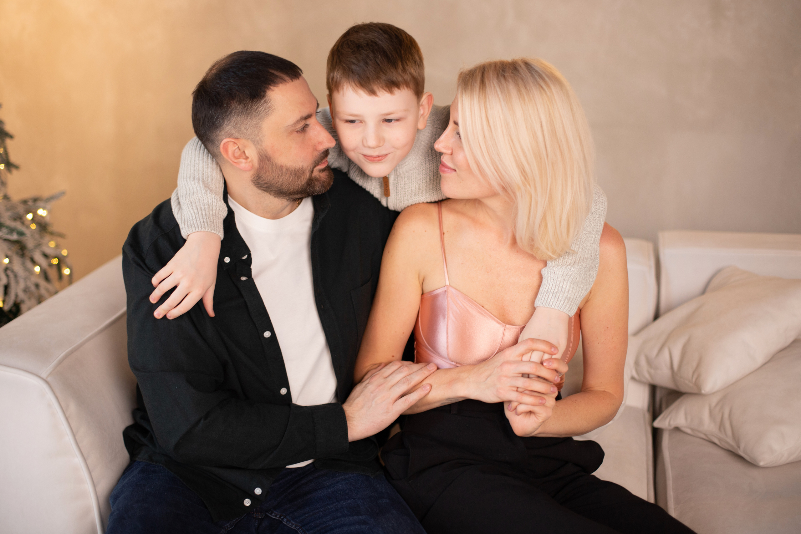 Семейные студийные фотосъемки. Семейный фотограф в Красноярске Наталья Алина