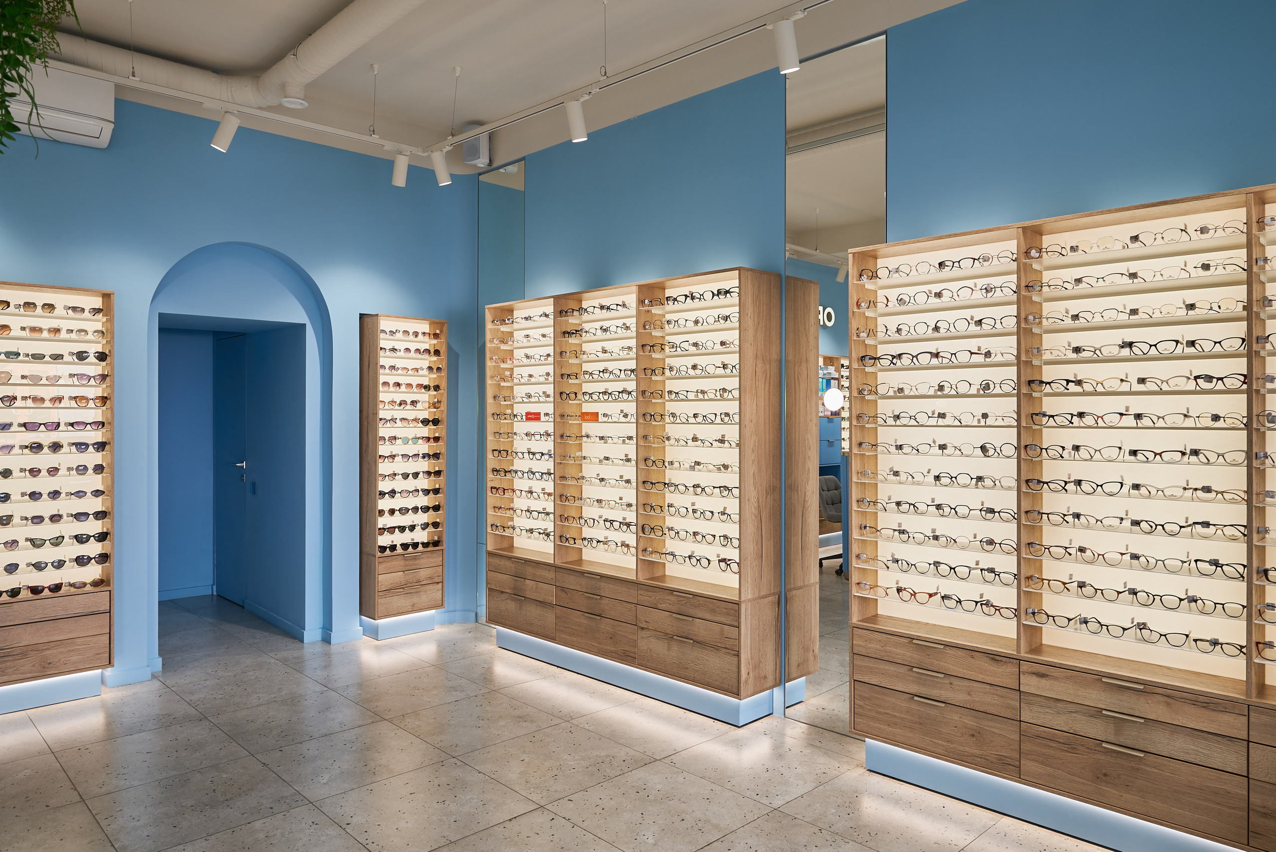 Небесно-голубой и капибара: оптика в Москве (Публикация My Decor). Бояршинов Антон Интерьерный фотограф/видеограф Москва