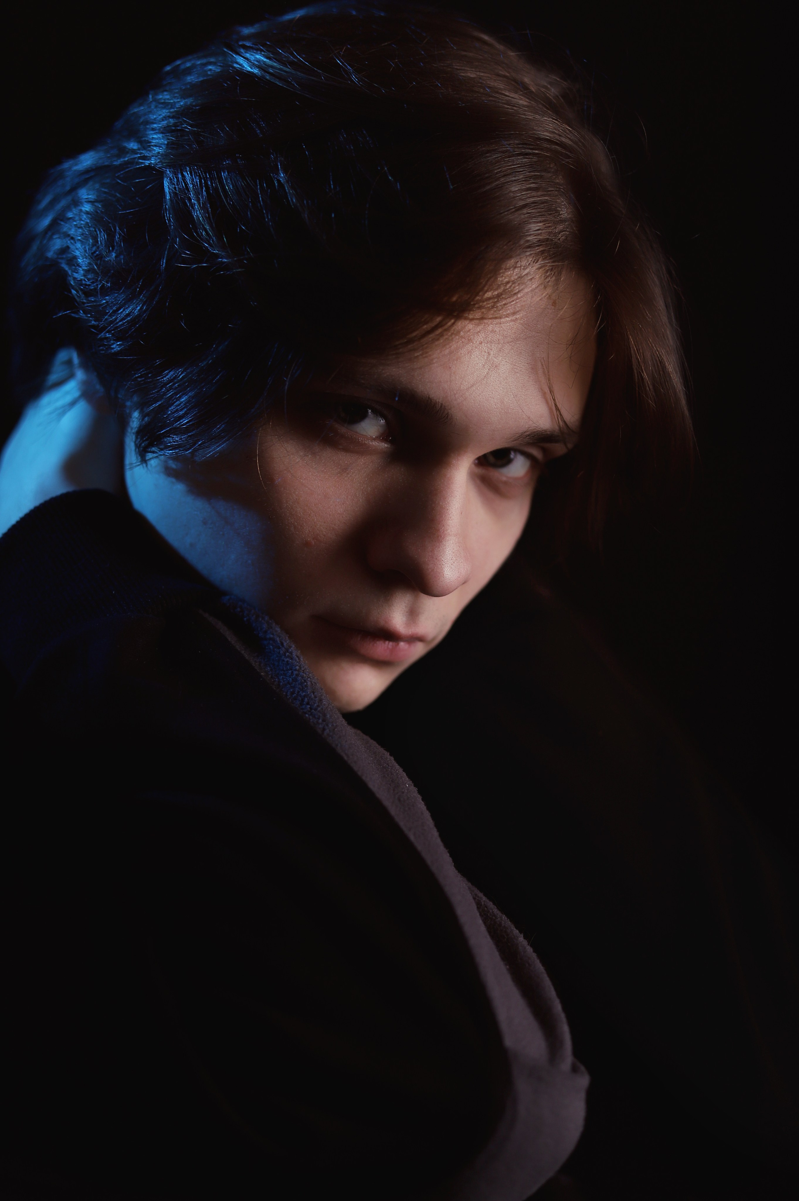 Мужская съемка в студии. Черный фон. Фотограф Кравченко Юлия. Энгельс