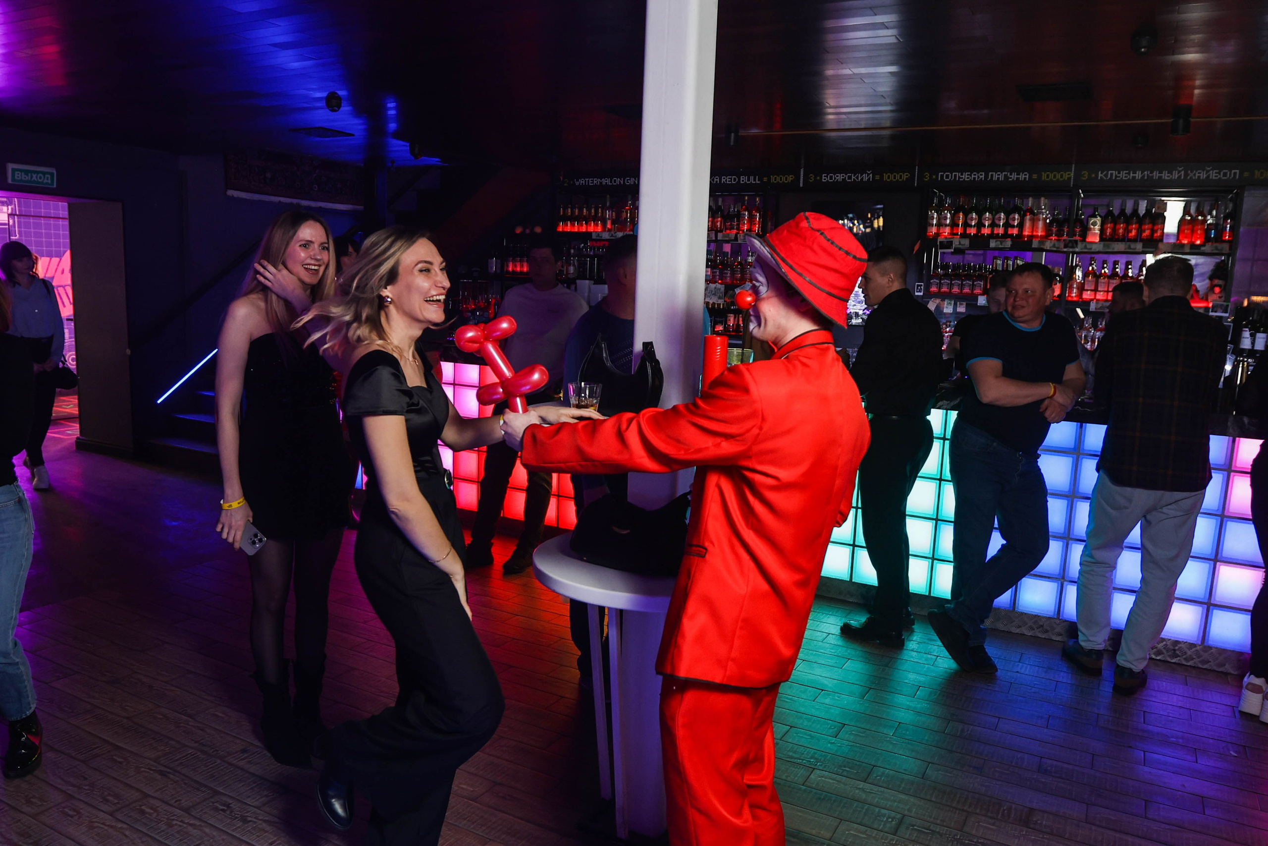 БАР РУКИ ВВЕРХ