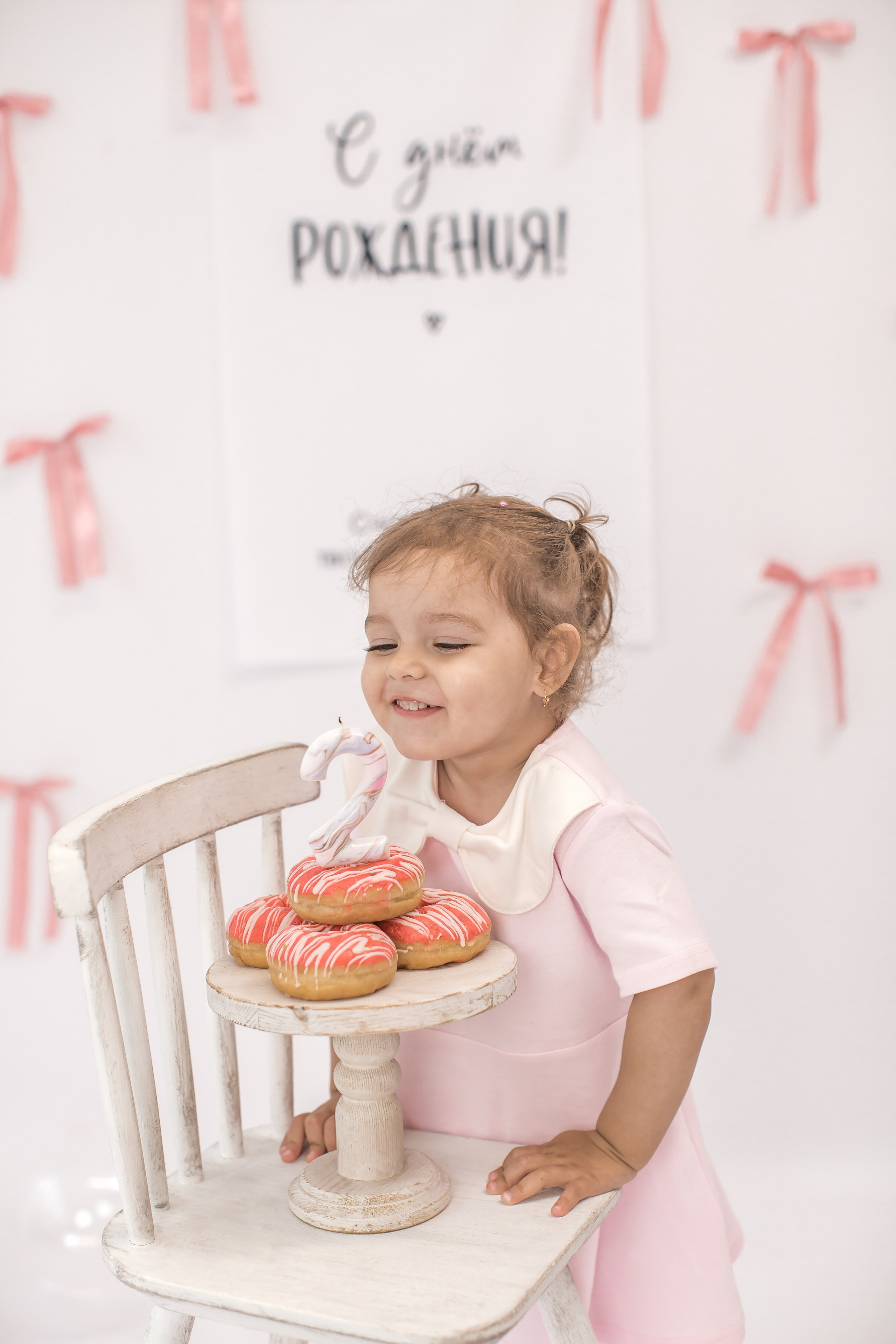 На светлом фоне от 3 лет и старше (разные варианты). Детский семейный фотограф на первый годик город Новосибирск Дымова Светлана пакеты всё включено 1-3 года