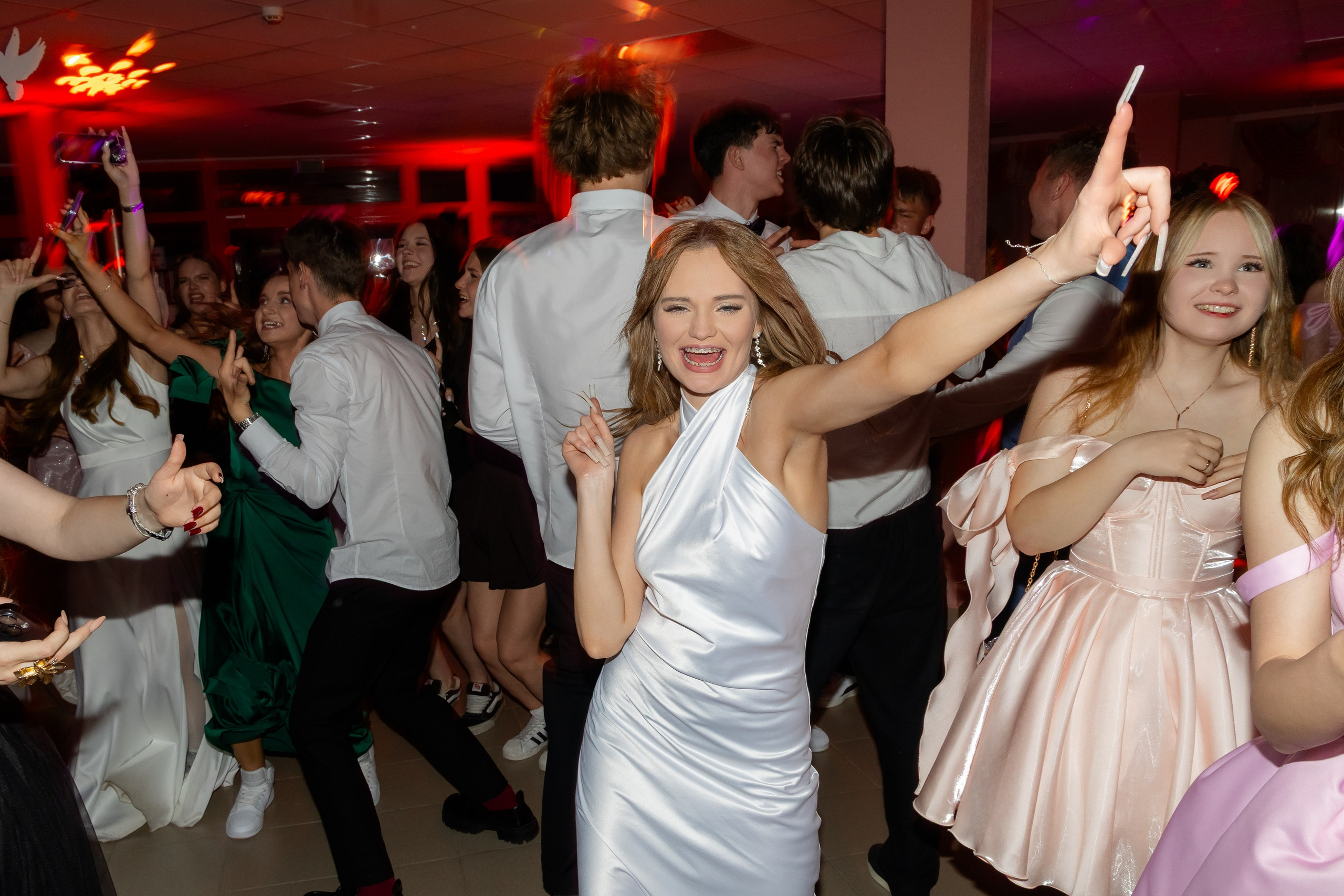 Школьный выпускной 2025 год в Минске, Беларуси. Свадебный фотограф в Минске/Беларуси Сергей Спиридонов