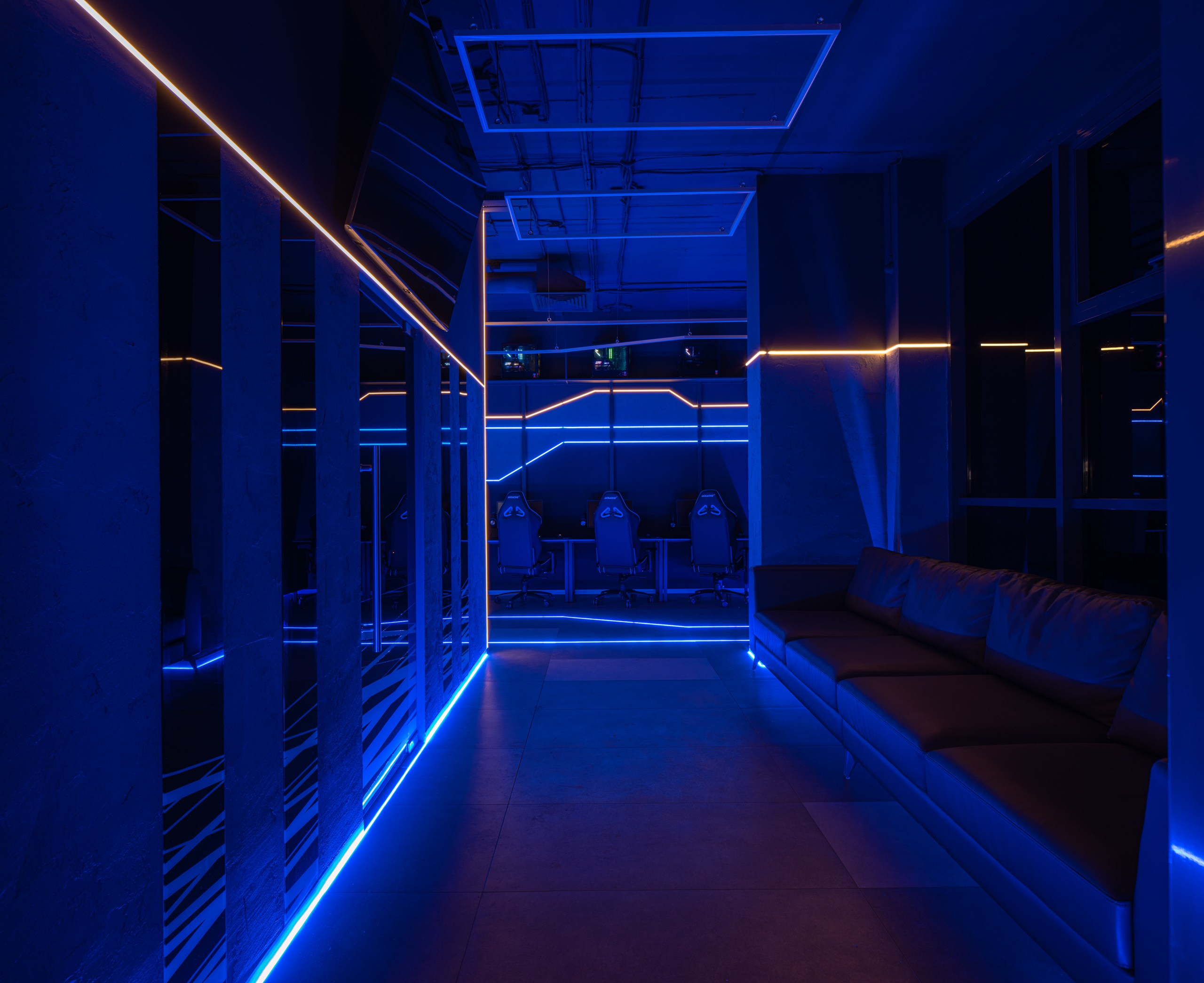 Первый топовый компьютерный клуб "Provoda" - Фотограф Коваль Илья. Коваль Илья — Интерьерный и архитектурный фотограф