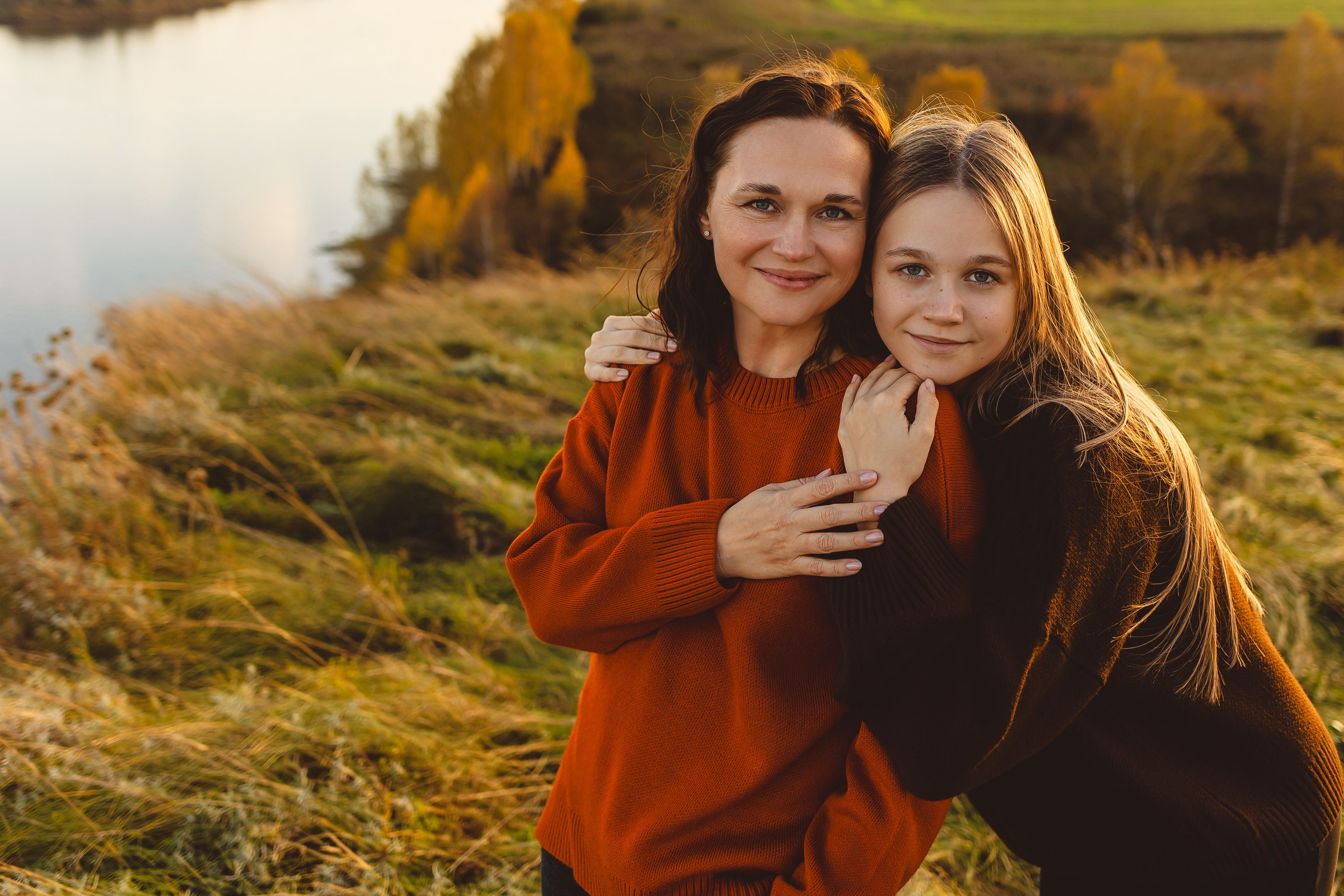 Осенняя съёмка в поле на закате. Мама с дочками. Меня зовут Киреева Ирина. Я детский и семейный фотограф в Новокузнецке