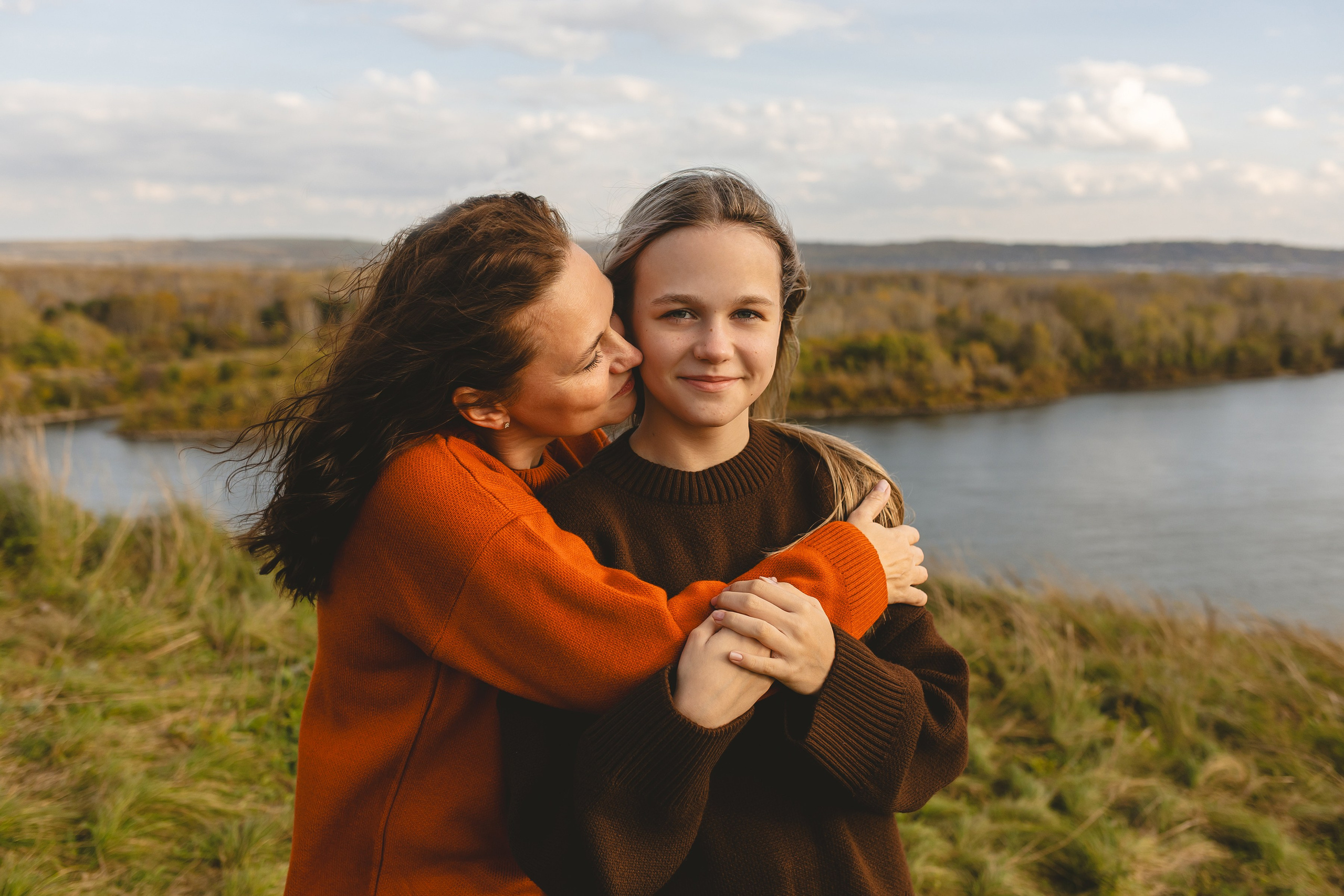 Осенняя съёмка в поле на закате. Мама с дочками. Меня зовут Киреева Ирина. Я детский и семейный фотограф в Новокузнецке