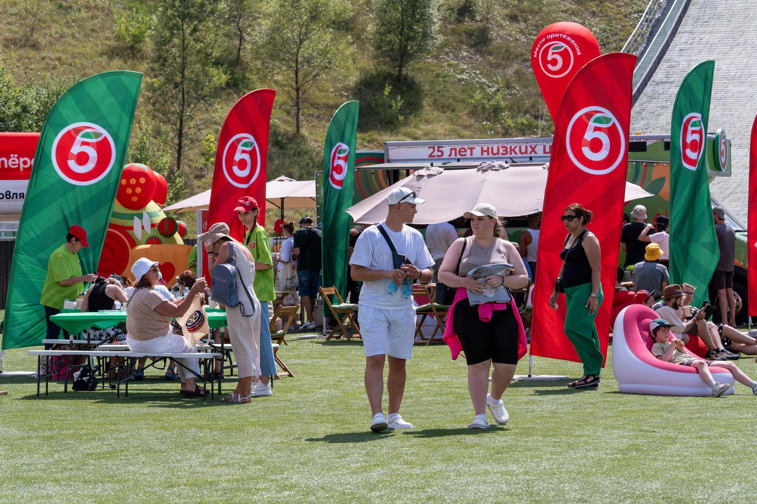 Фотоотчет партнеской интеграции для сети «Пятерочка» на фестивале «Grounded». Репортажный фотограф в Красной Поляне и Сочи Павлюченко Екатерина