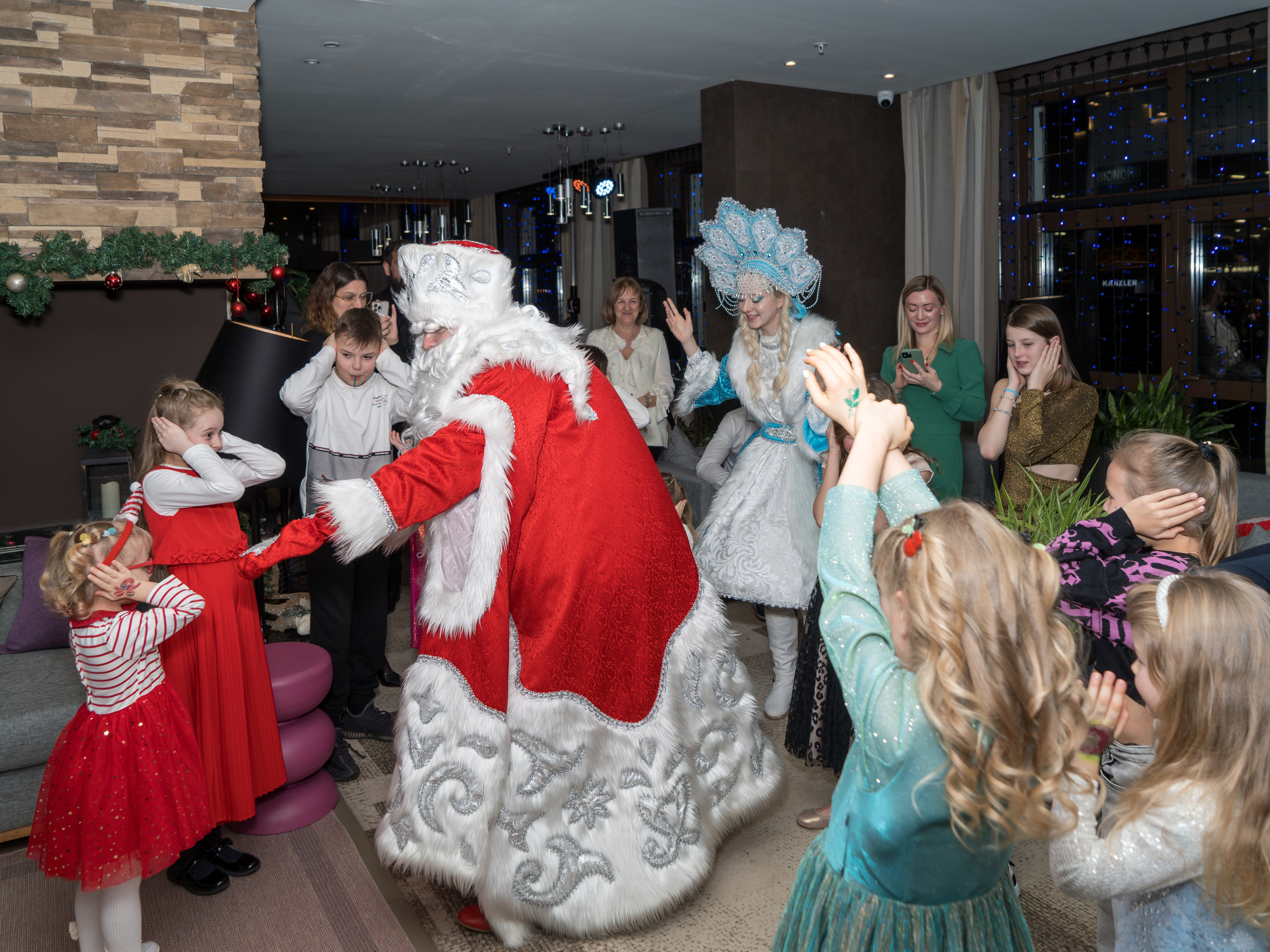 Новый год 2024 в ресторане Эрбелия. Репортажный фотограф в Красной Поляне и Сочи Павлюченко Екатерина