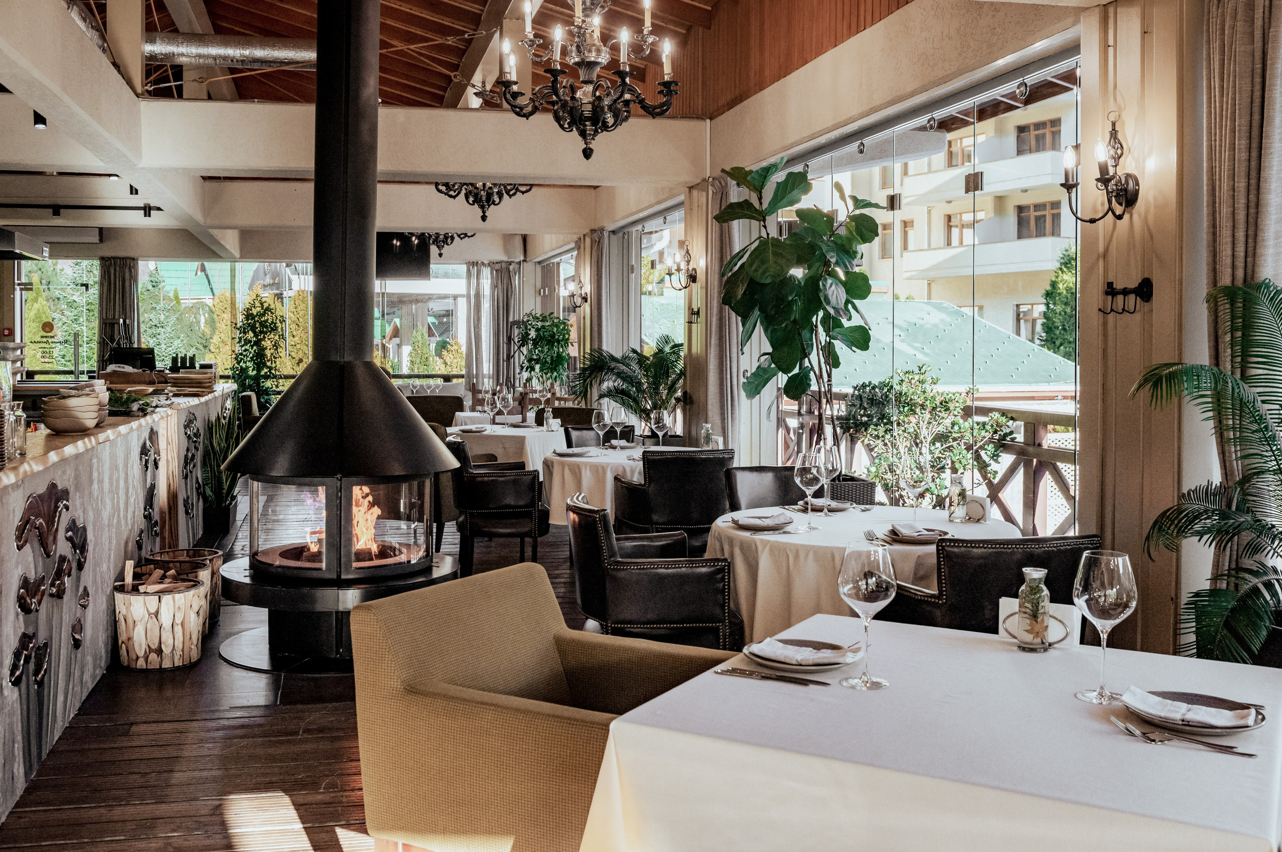 Ресторан «Черная Лисичка» на курорте Газпром Поляна. Репортажный фотограф в Красной Поляне и Сочи Павлюченко Екатерина