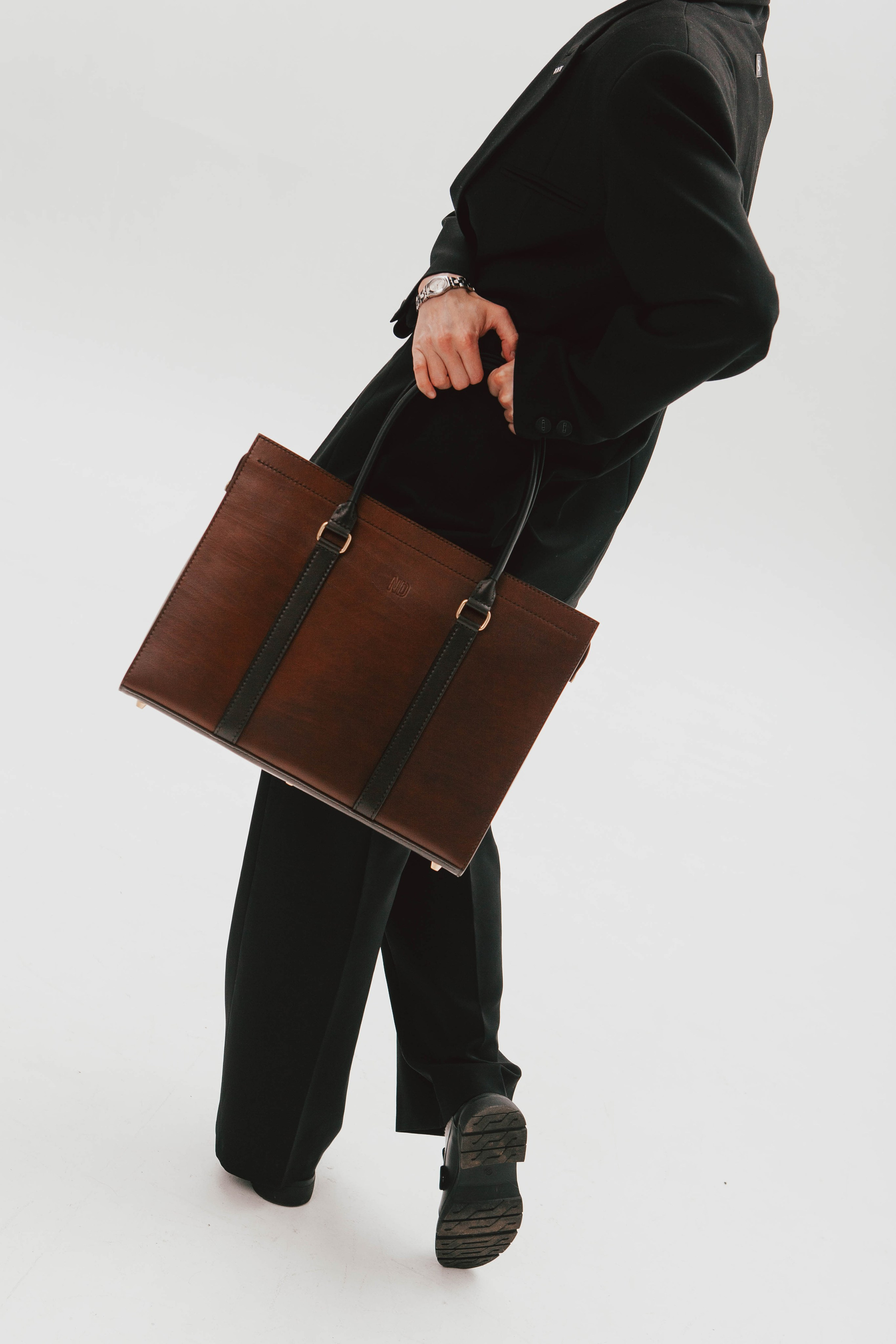 Анна Гречаная и изделие Дана Настаса 💼. Фотограф Ольга Крукле