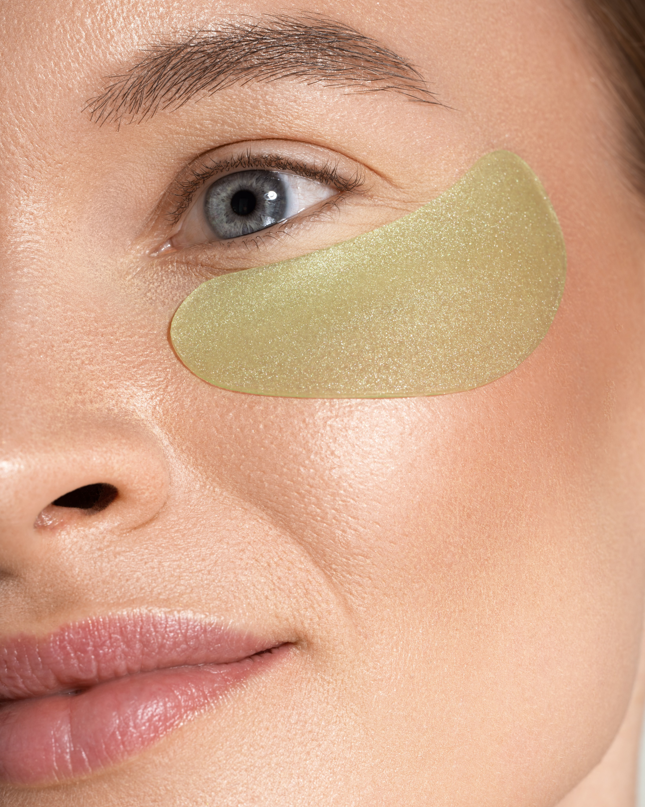 BEFORE / AFTER. RETOUCHER / Beauty / Product / Fashion / Commercial