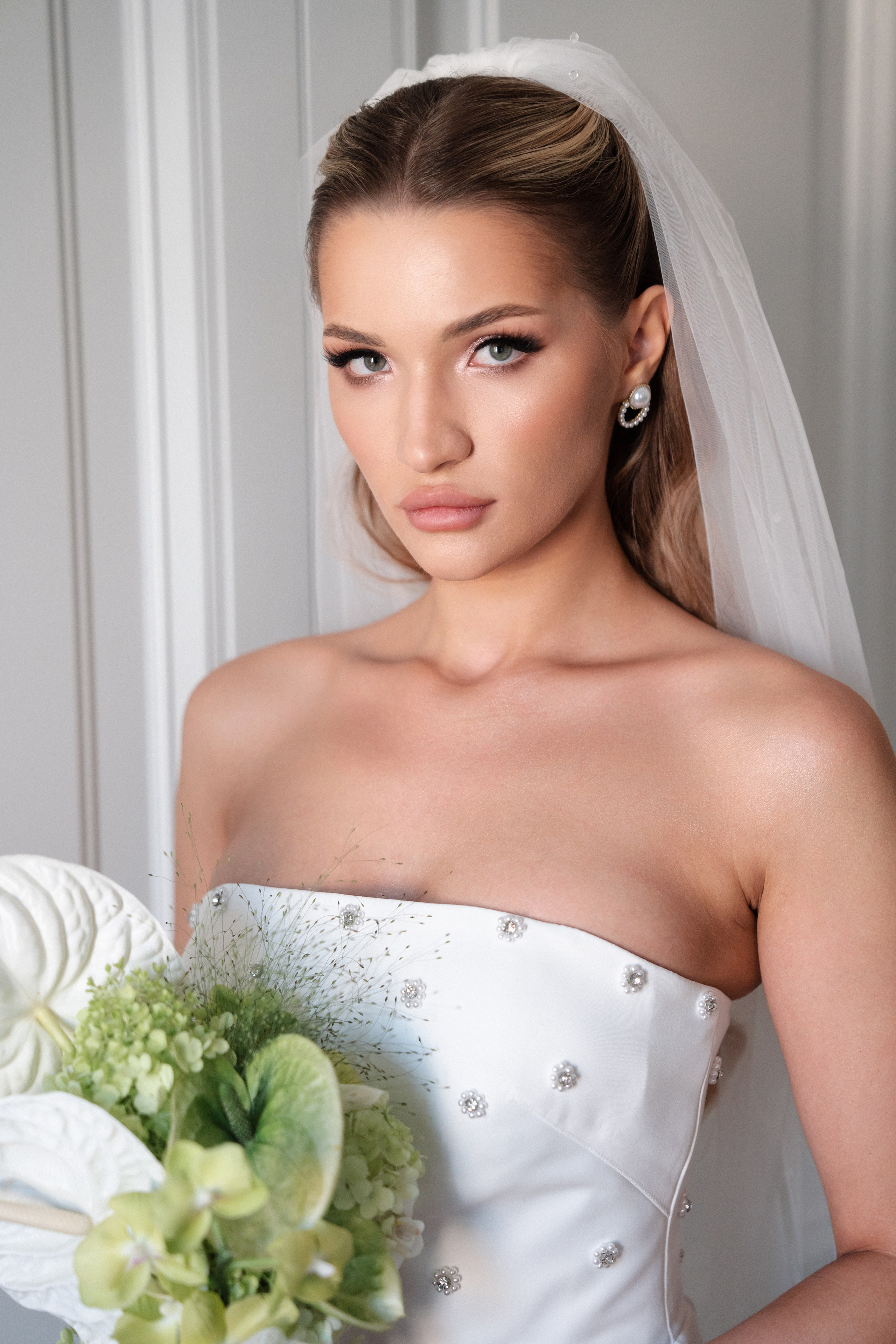 Виктория & Роман. Камерная городская свадьба в видовом ресторане в стиле современная классика. Свадебный фотограф организатор в Санкт-Петербурге Ассоль Опарина