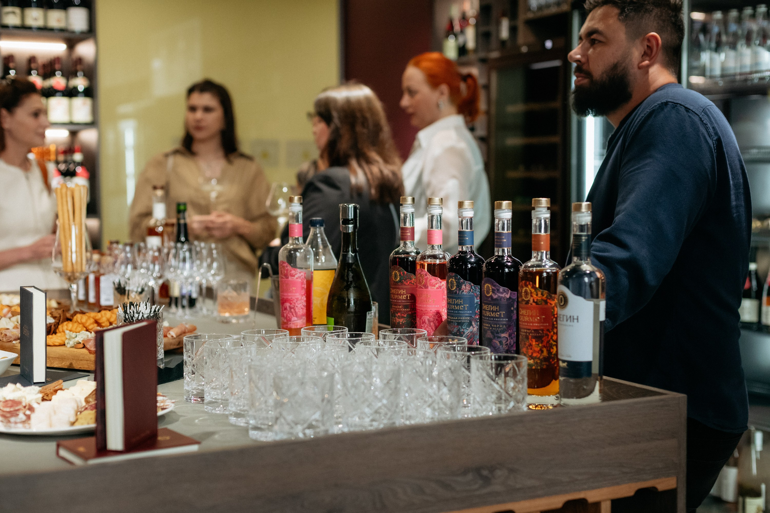 BY SIMPLE ВИНОТЕКА — ОТКРЫТИЕ. СВОИ. ФОТООТЧЕТЫ-СОБЫТИЯ-МЕСТА