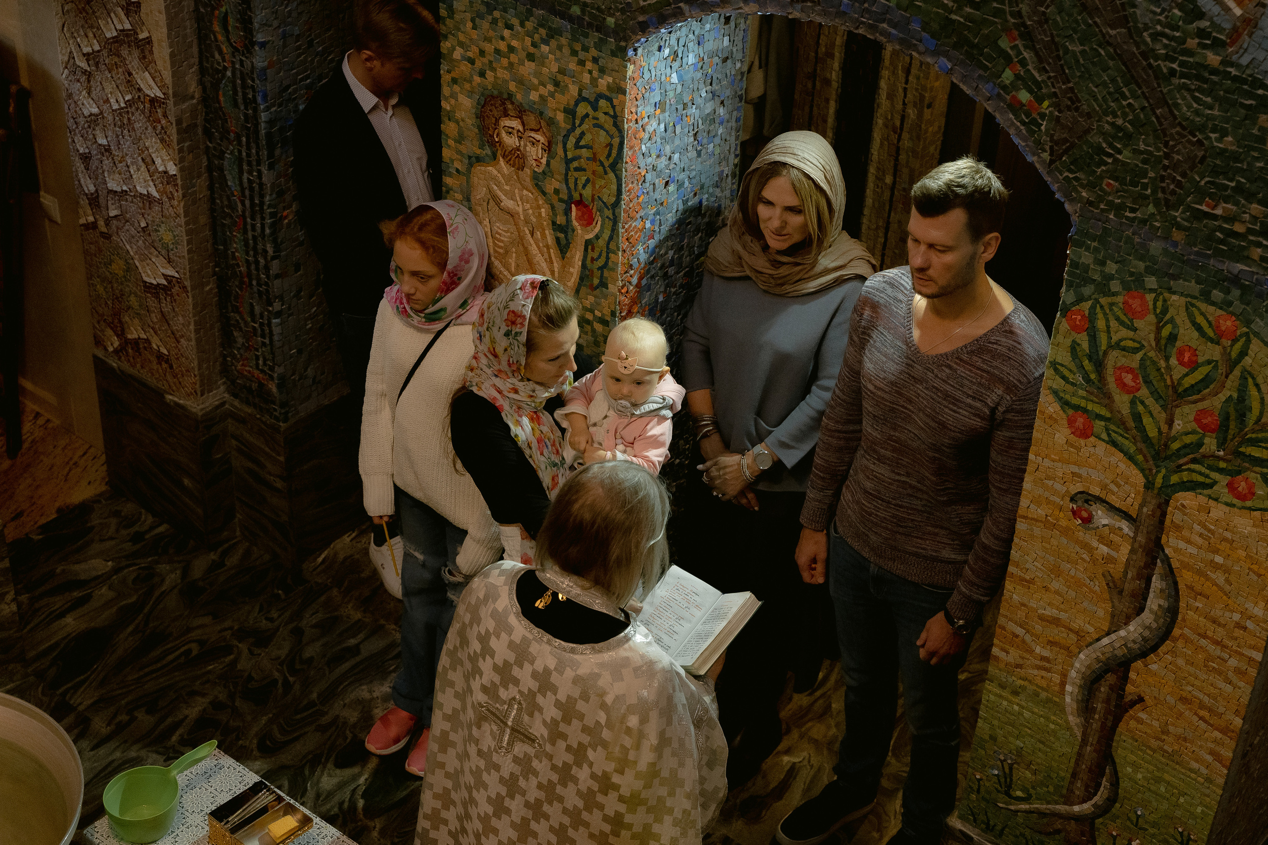 Таинство Крещения. Фотографы на роды в Москве. Фото и видео родов. Фотопроект «Продолжение рода»