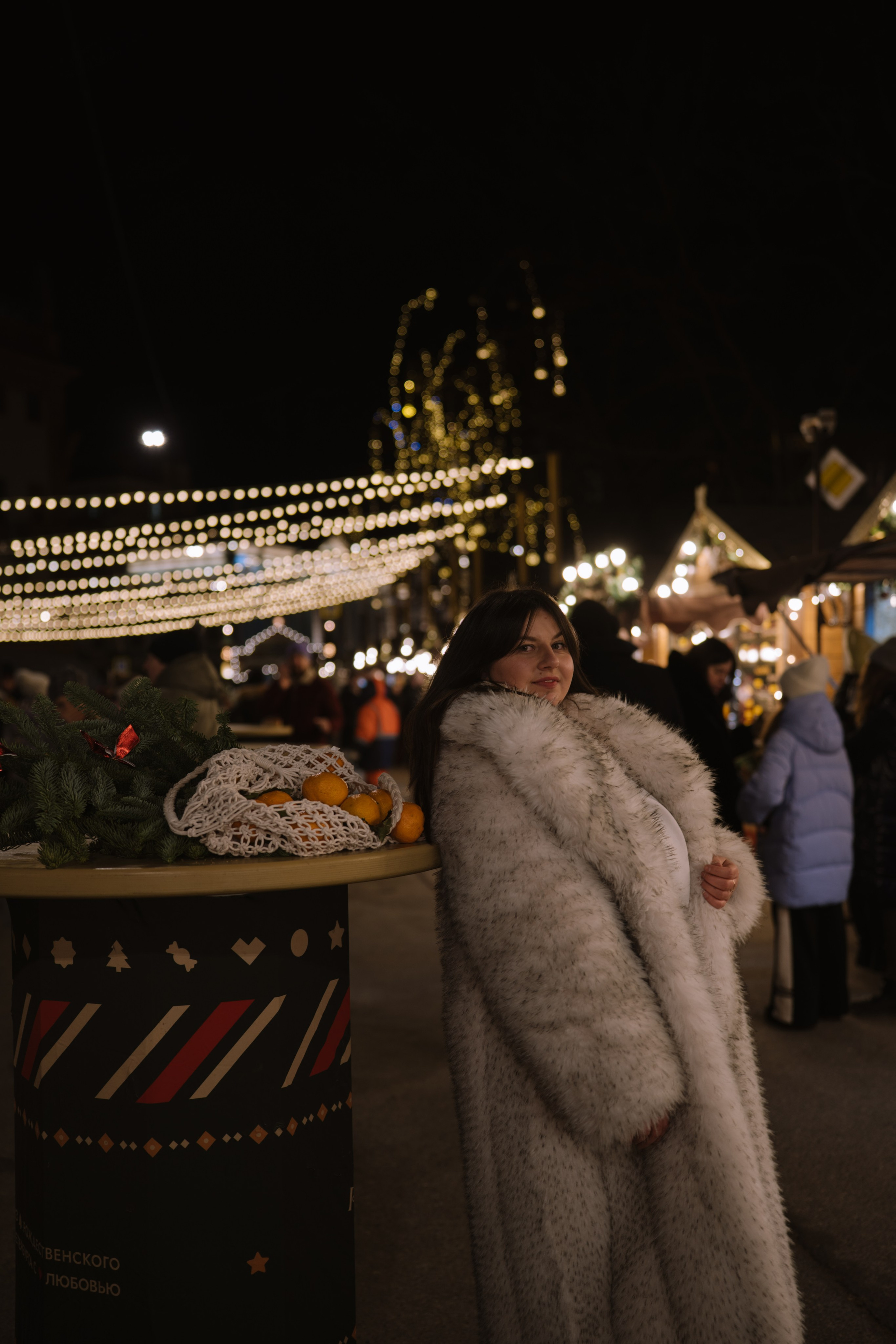 ПРОГУЛКА НА МАНЕЖНОЙ ПЛОЩАДИ ДЛЯ ДЕВУШКИ ПЕРЕД НОВЫМ ГОДОМ (НОВОГОДНЯЯ ФОТОСЕССИИЯ НА МАНЕЖНОЙ ПЛОЩАДИ). Профессиональный фотограф, Санкт-Петербург — Виктория Богомолова