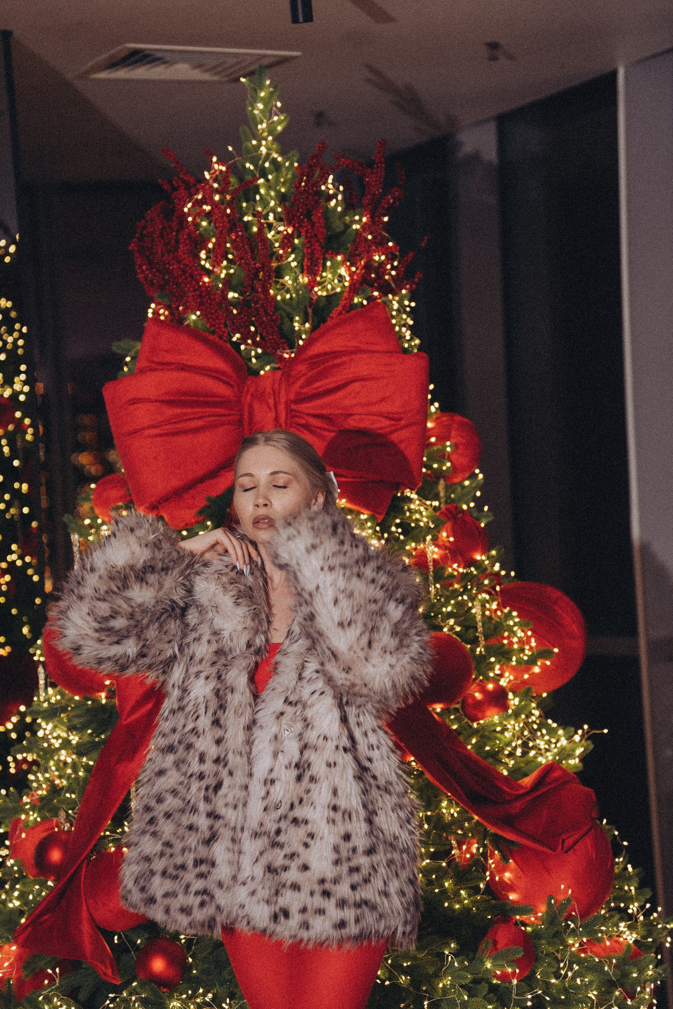 ФОТОСЕССИЯ К НОВОМУ ГОДУ В СТУДИИ С ЕЛОЧКОЙ КРАСИВЫЙ ОБРАЗ. Профессиональный фотограф, Санкт-Петербург — Виктория Богомолова