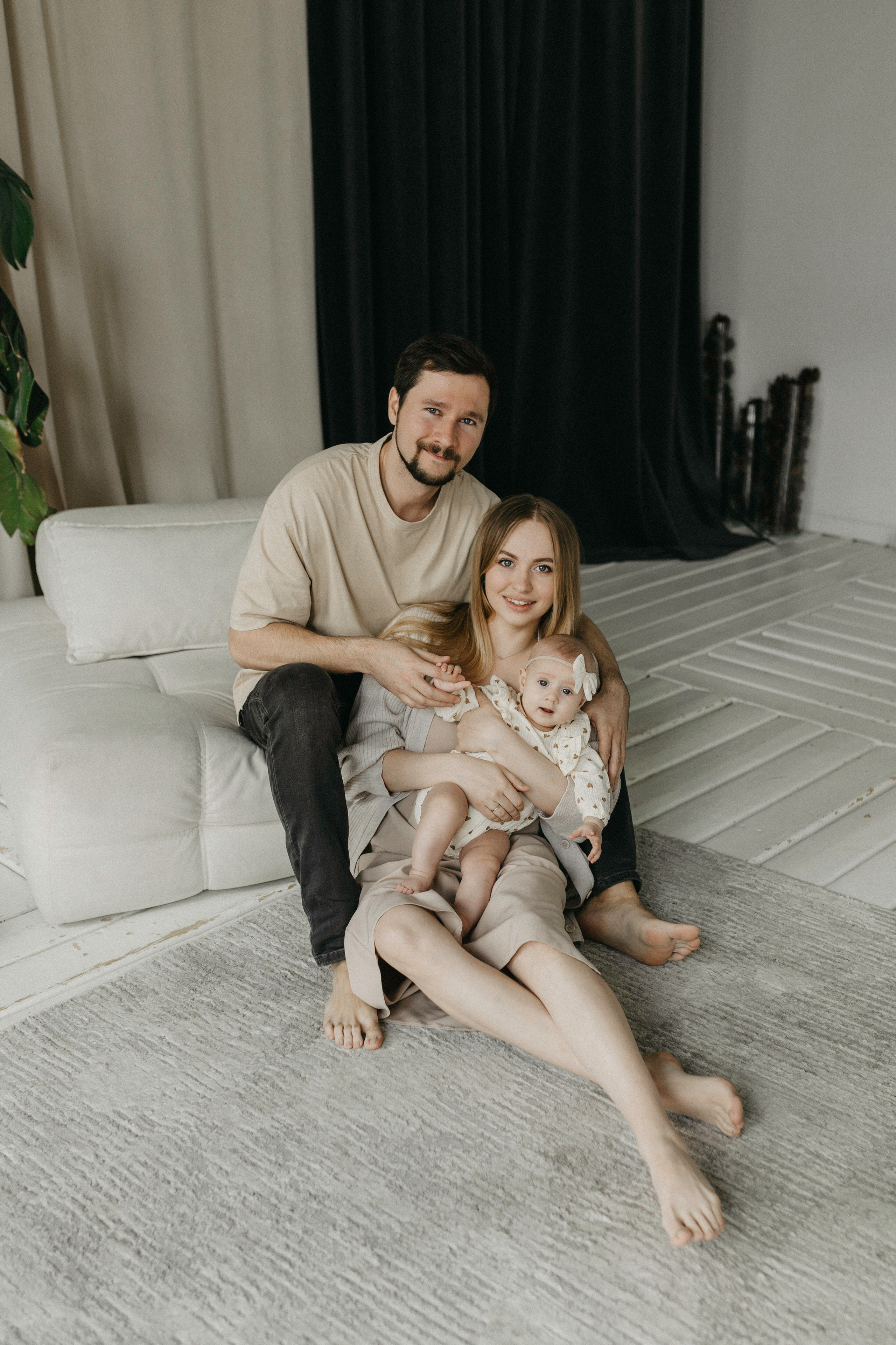 Семья Насти и Саши с маленькой булочкой Дашей. Семейный фотограф в г. Ростову-на-Дону Козлова Евгения