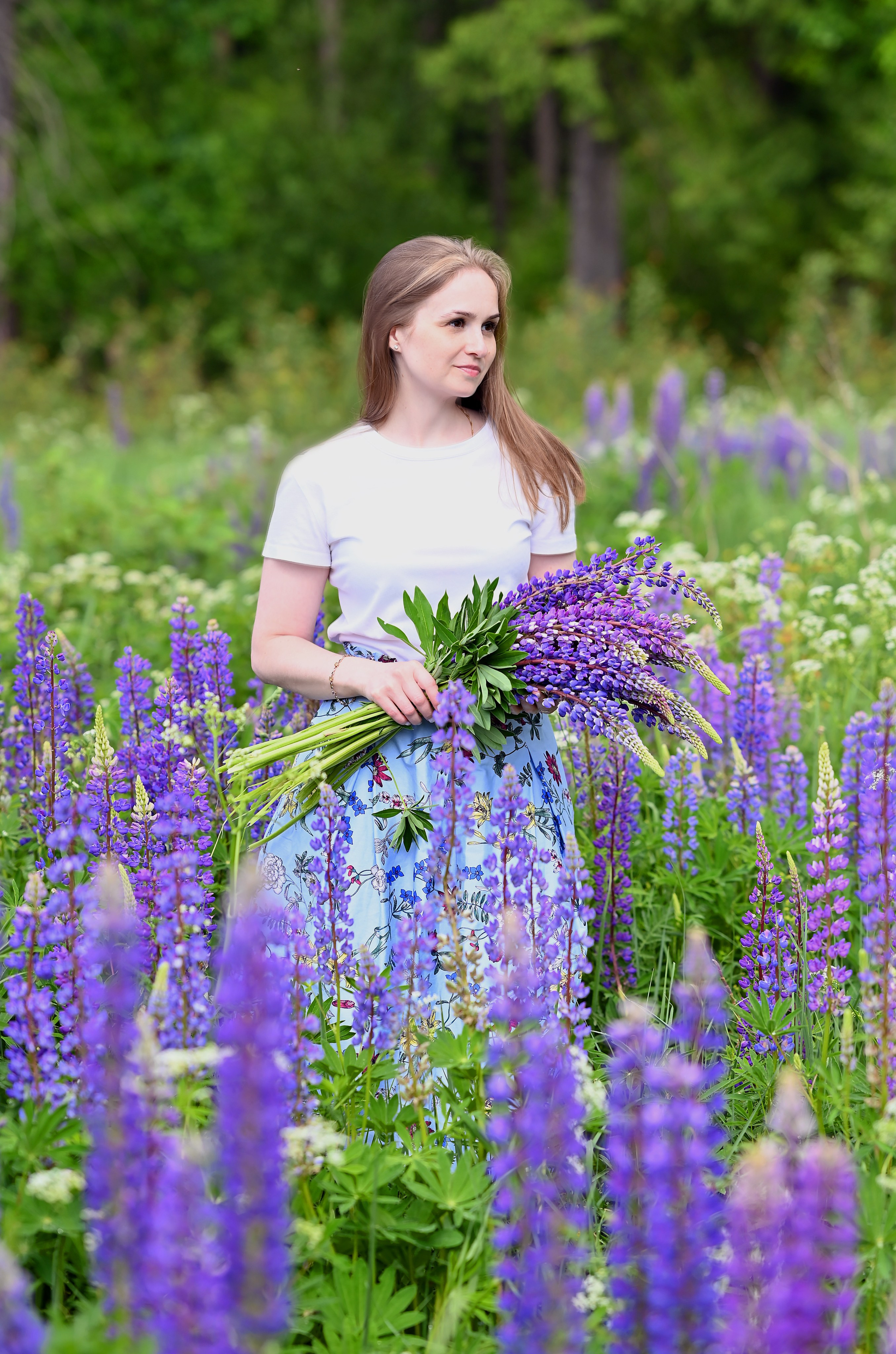 Анна и люпины. Фотограф Москва и Московская область Мария Кузьмина