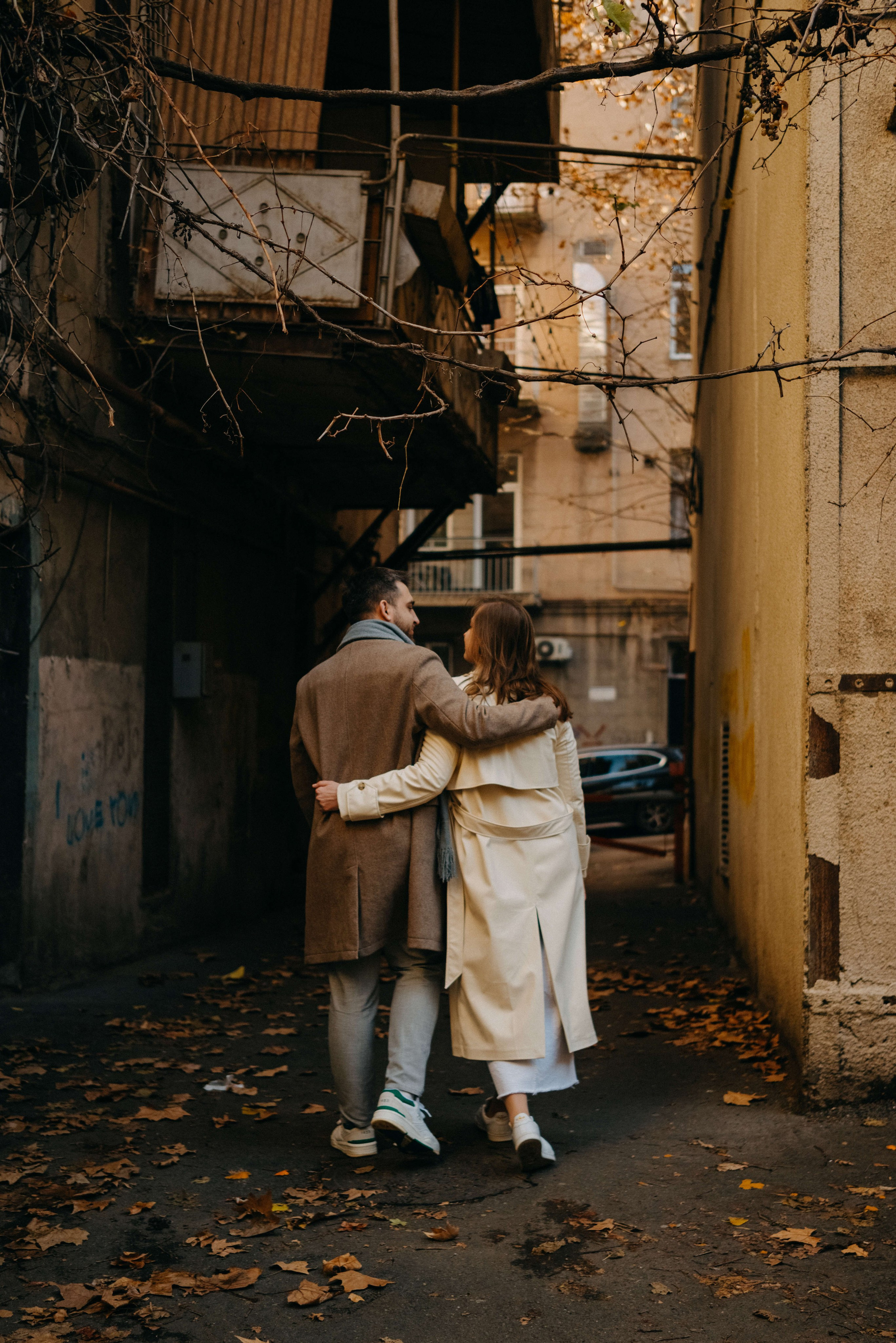Парная фотосессия в старом городе. Портретный и свадебный фотограф в Тбилиси • xeniqo