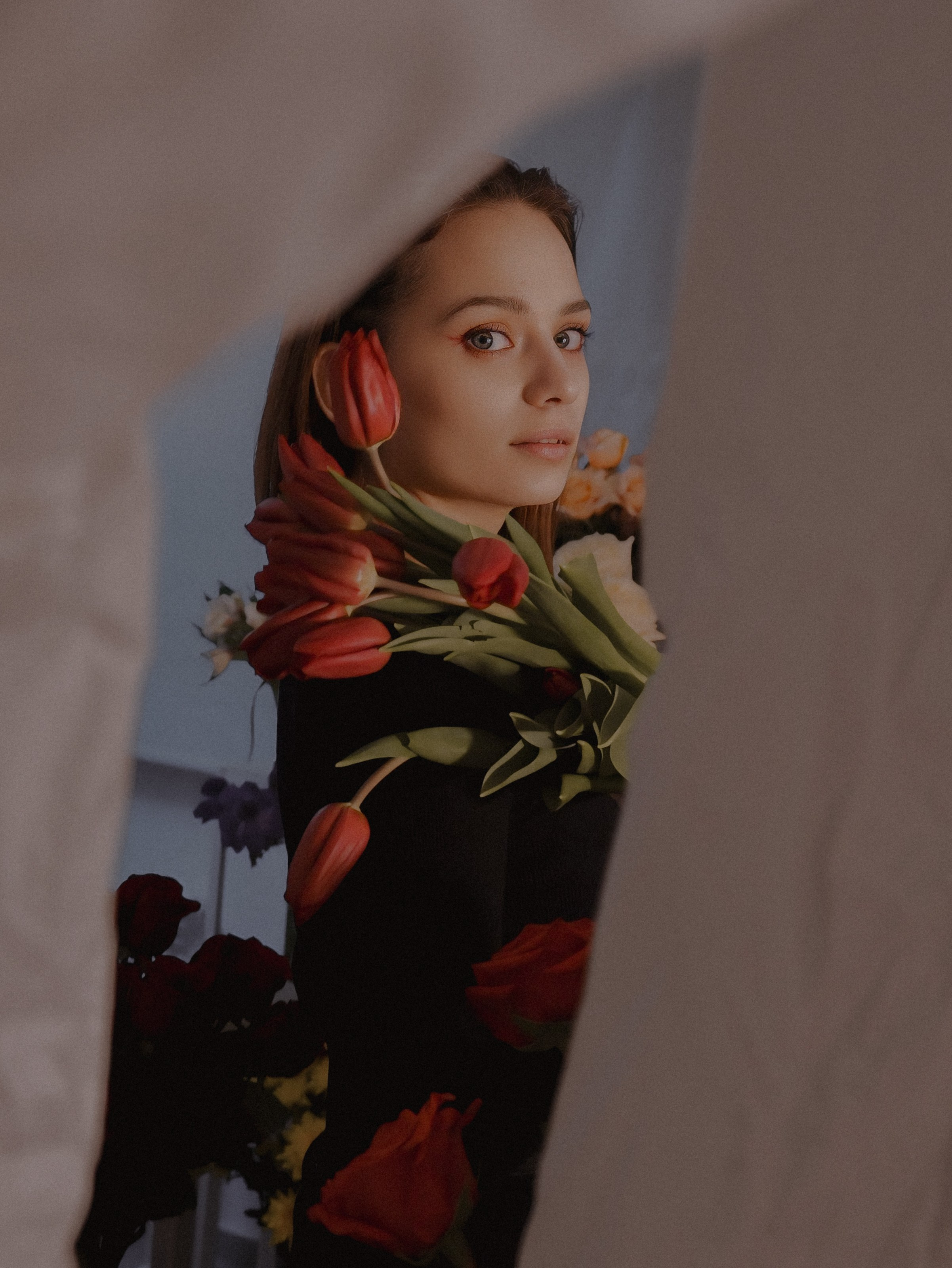 Ты теперь флорист! Ты теперь в холодильнике! А кругом-цветы. Портретно-жанровый фотограф в Екатеринбурге и Первоуральске