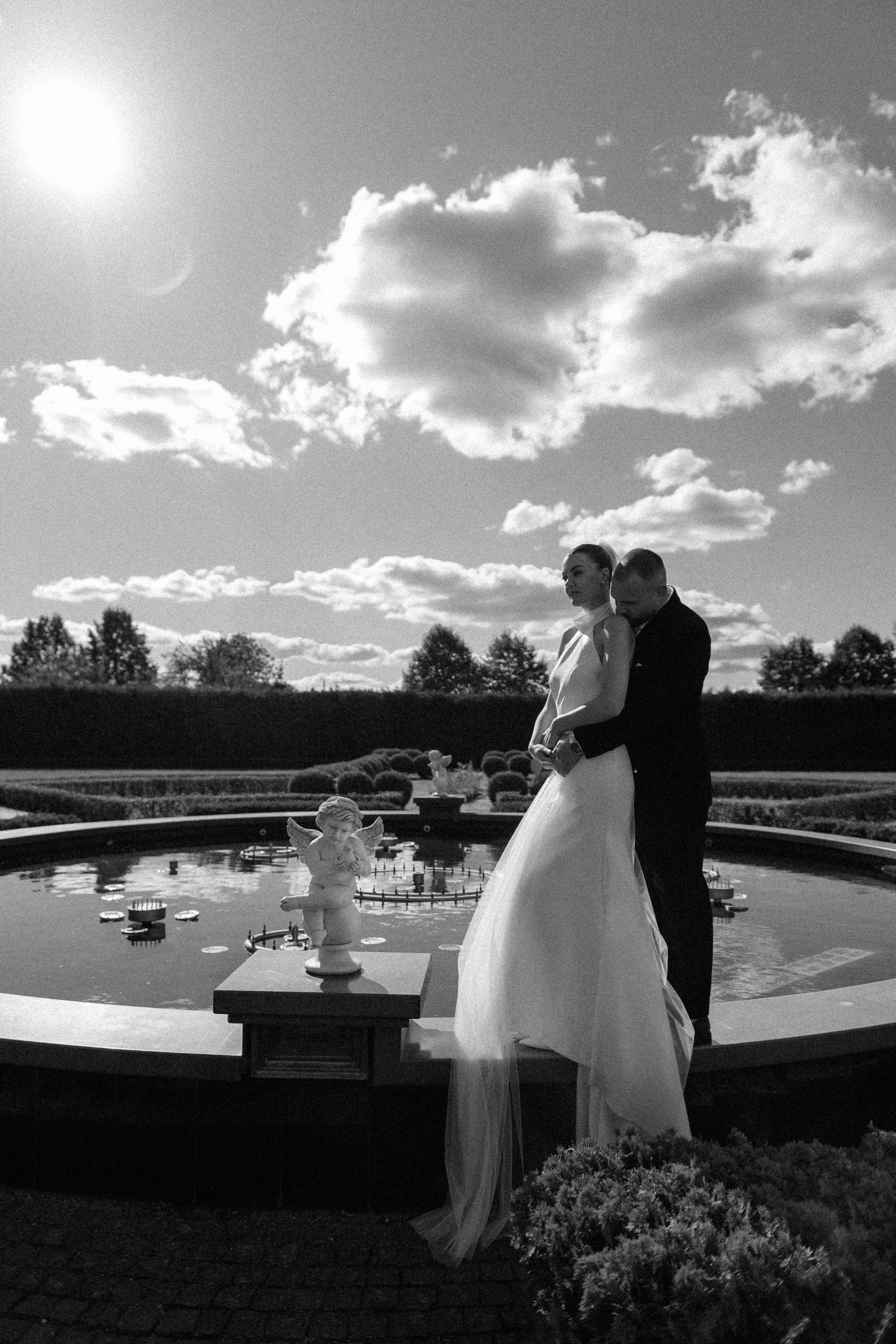 Wedding day in VERSAL PARK. Wedding PHOTOGRAPHER Andrew Vnukov