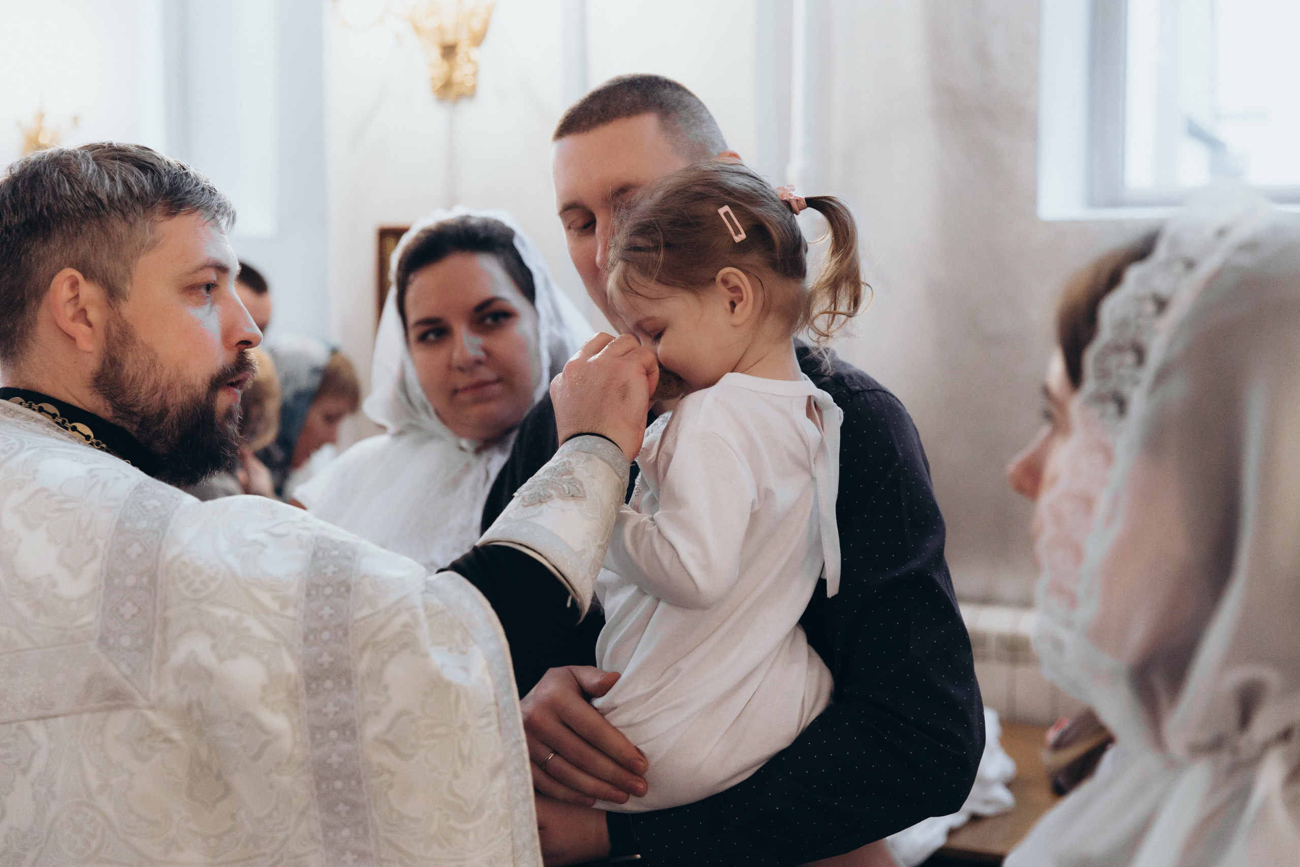 Крещение Веры. Фотограф на крещение в Рязани. Семейный фотограф