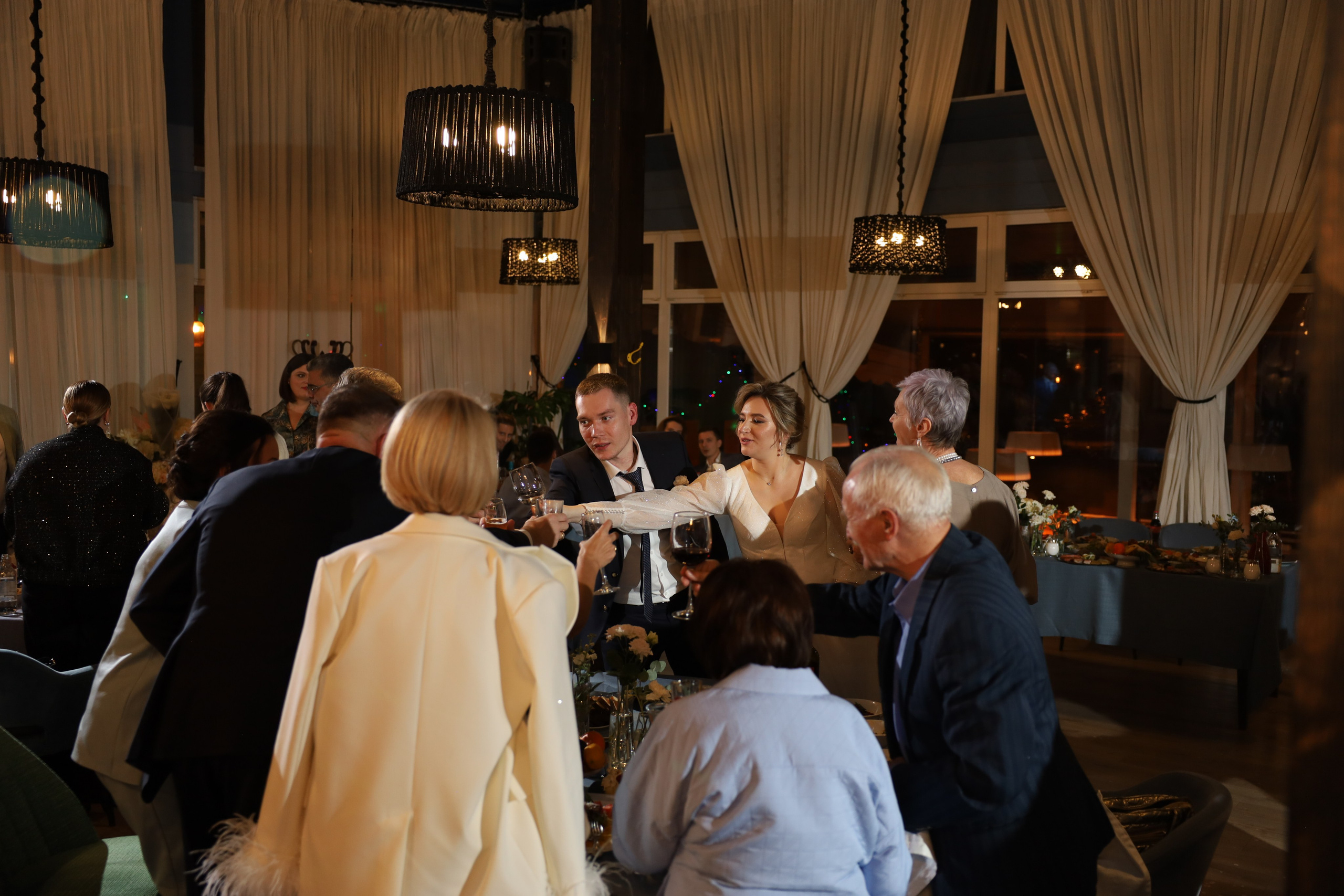 𝒜𝓇𝓉𝑒𝓂 & 𝐿𝓎𝓊𝓈𝓎𝒶 (𝓇𝑒𝓈𝓉𝒶𝓊𝓇𝒶𝓃𝓉). 𝑀𝑜𝓈𝒸𝑜𝓌. Свадебный фотограф в Санкт-Петербурге