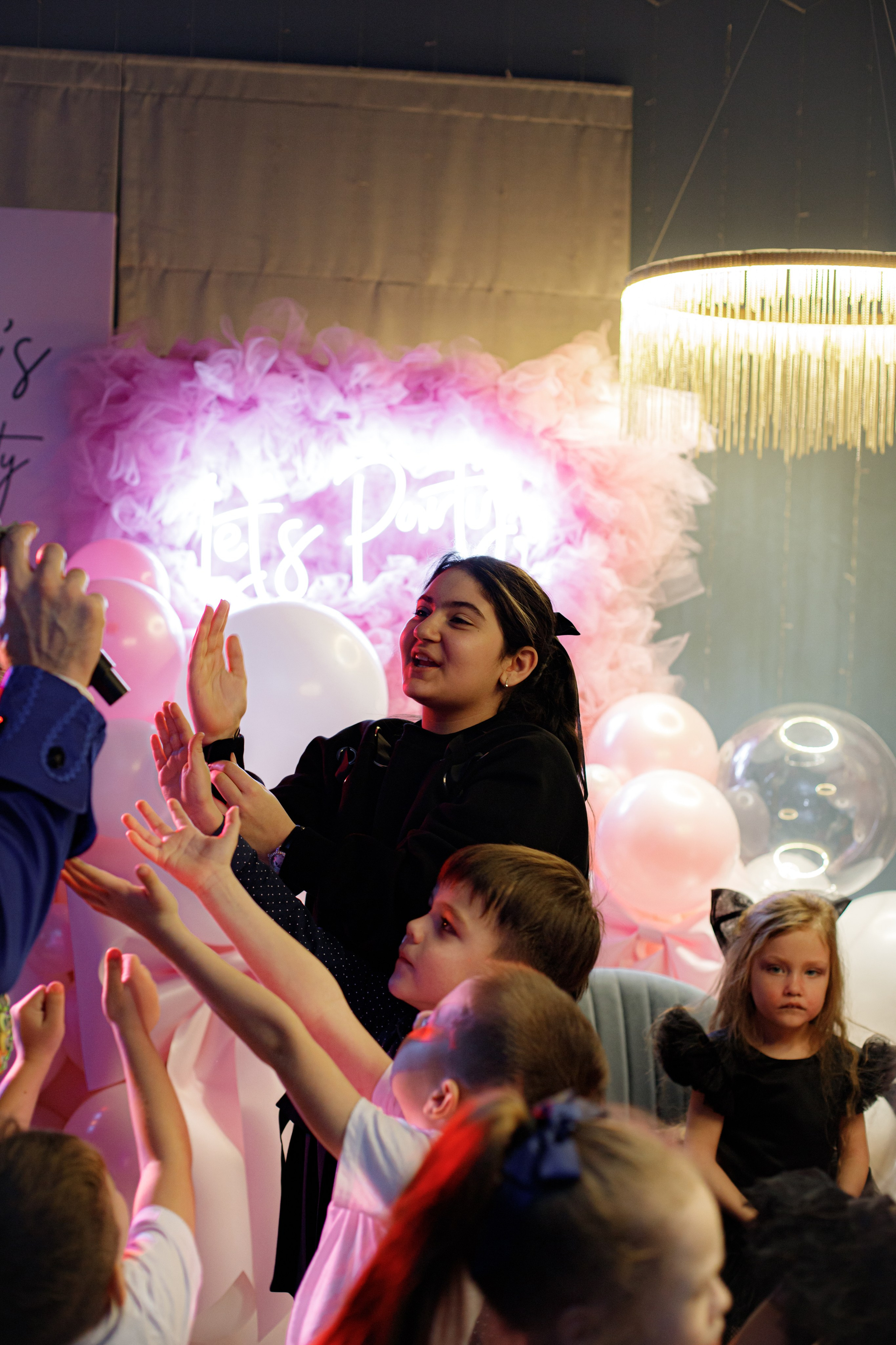 ASIA'S BIRTHDAY PARTY. Photokarish