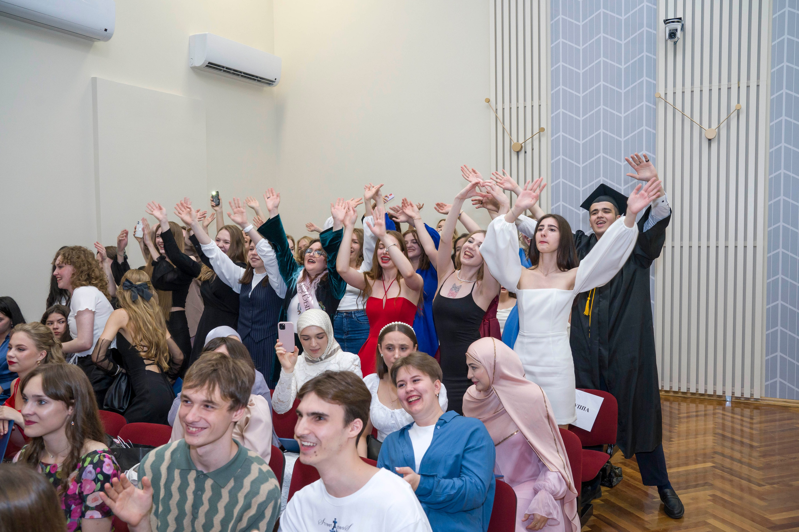 Выпускной в медколледже. Фотограф в Санкт-Петербурге. Репортажная и все съёмки для бизнеса