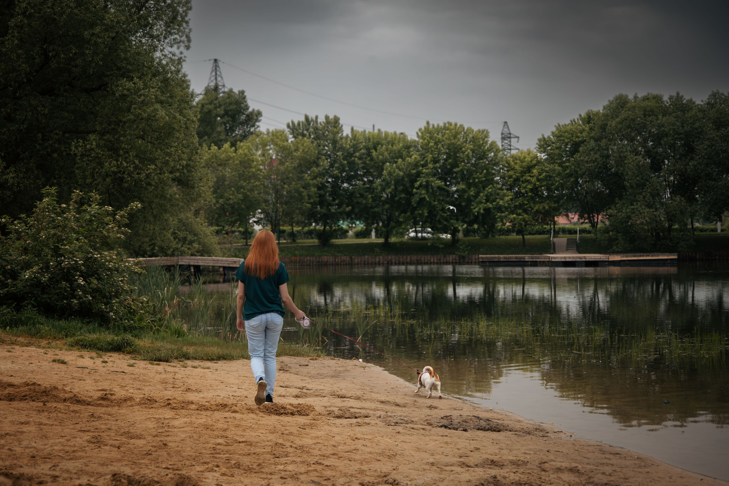Моя маленькая спутница: Банни и Настя в Южнобутовском парке. Фотограф-анималист в Москве Екатерина Тихонова