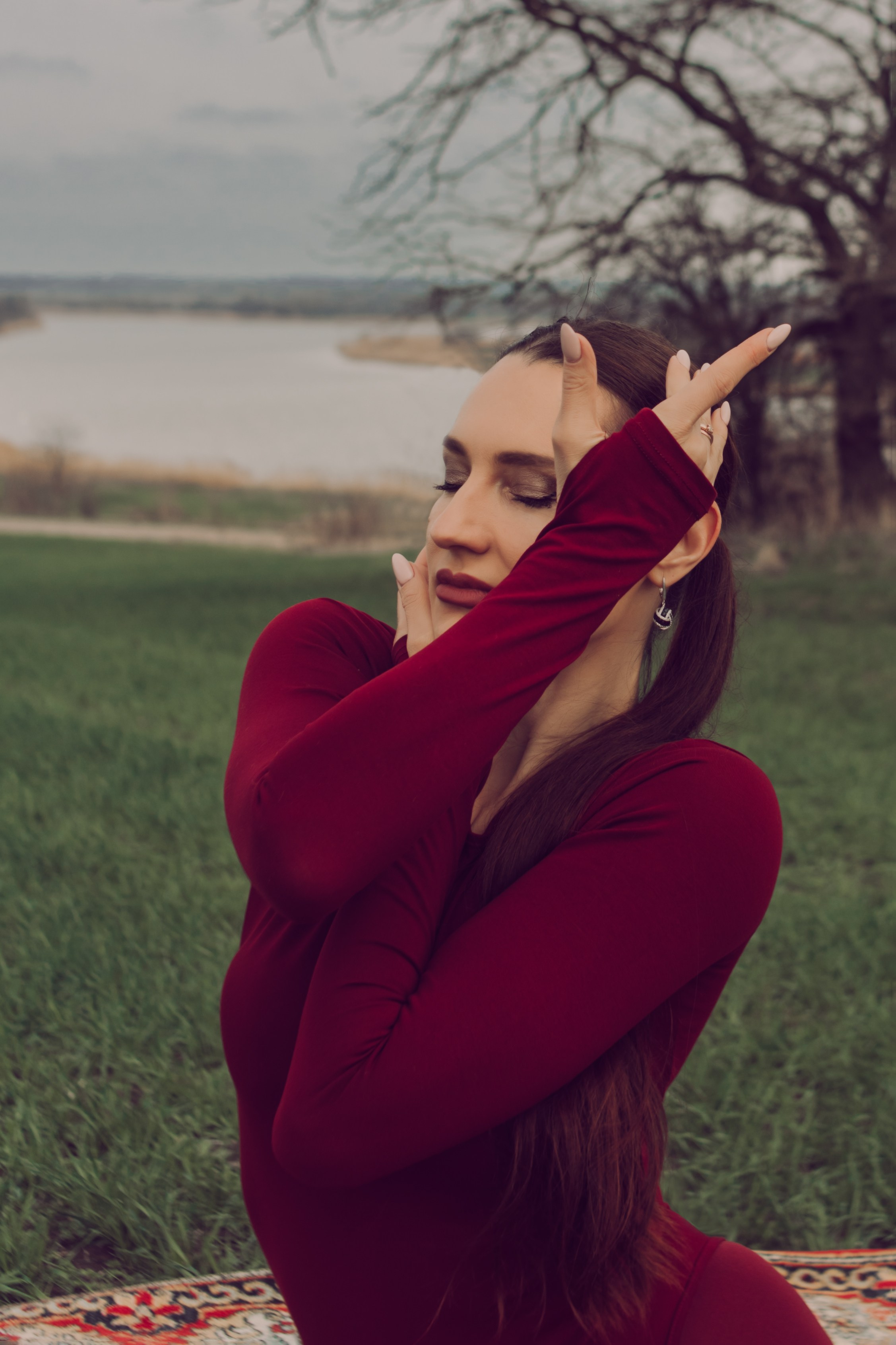 Фотосессия в поле с ковром. Свадебный и семейный фотограф в Краснодарском крае Мария Данилкина