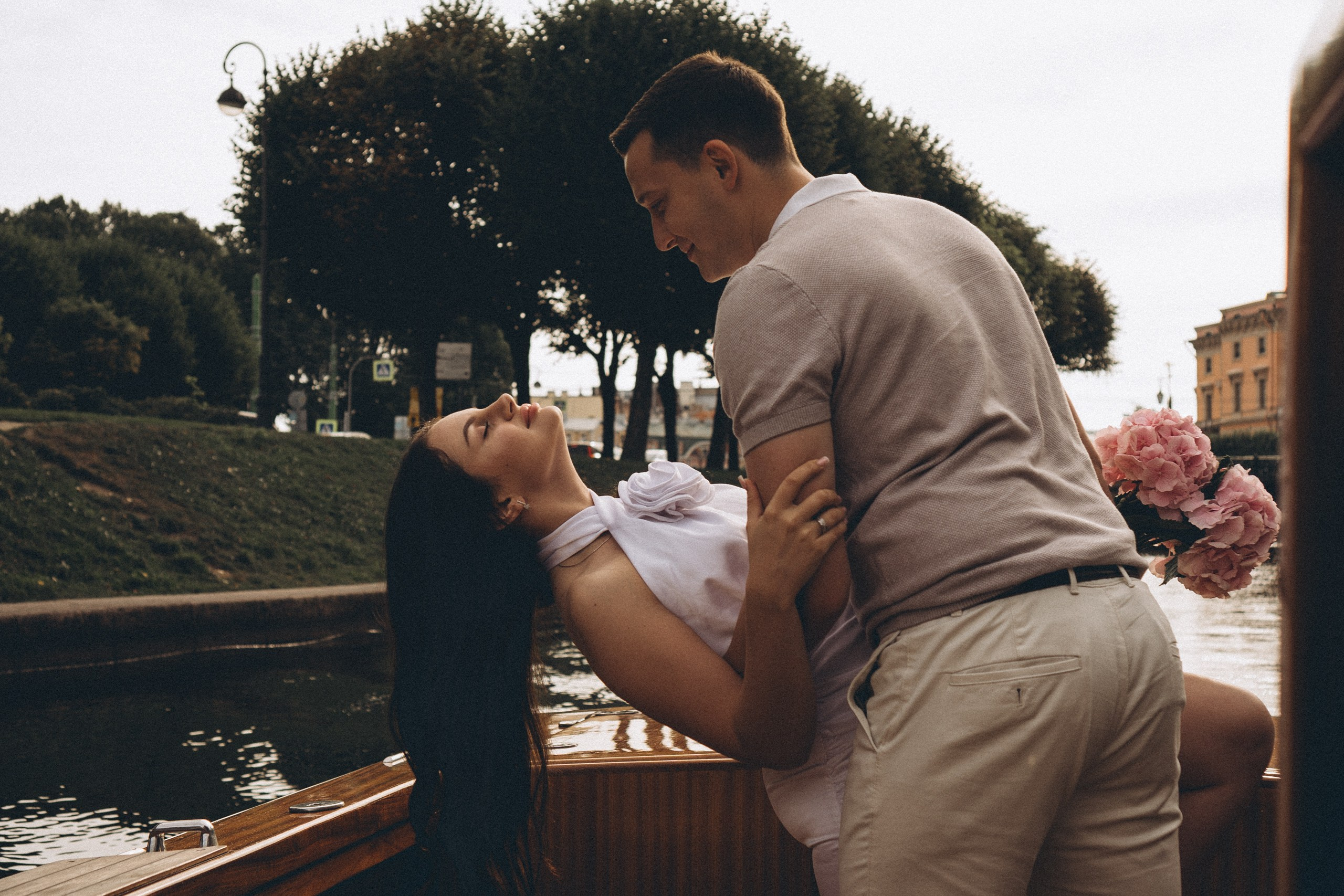 СВАДЕНБНАЯ СЬЕМКА НА КАТЕРЕ ПО КАНАЛАМ САНКТ-ПЕТЕРБУРГА И В АКВАТОРИИ НЕВЫ. Профессиональный фотограф, Санкт-Петербург — Виктория Богомолова