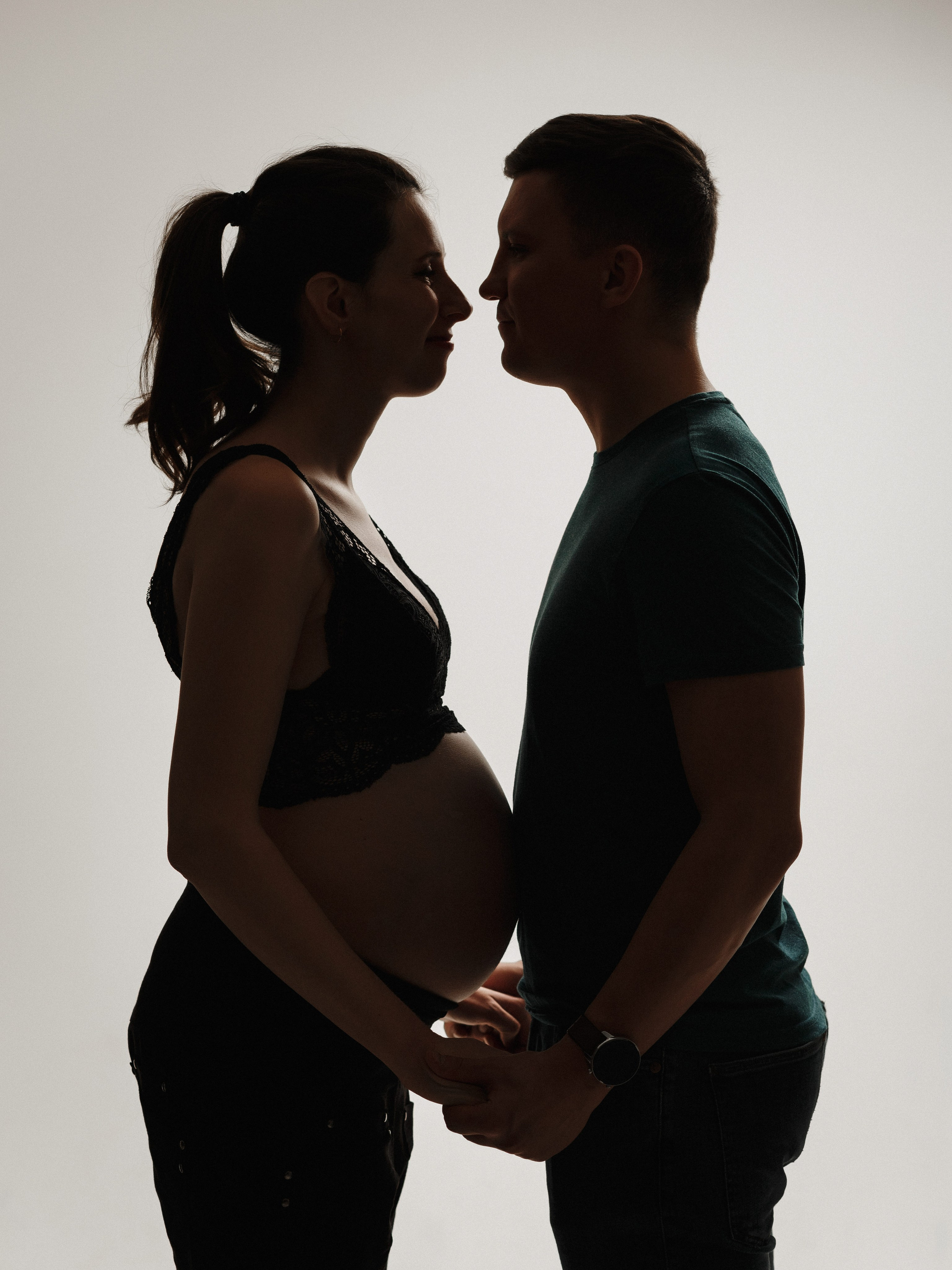 Дина и Толик в объятиях света и тени фотостудии Таганрога. Свадебный и семейный фотограф в Таганроге Бакарюк Антон