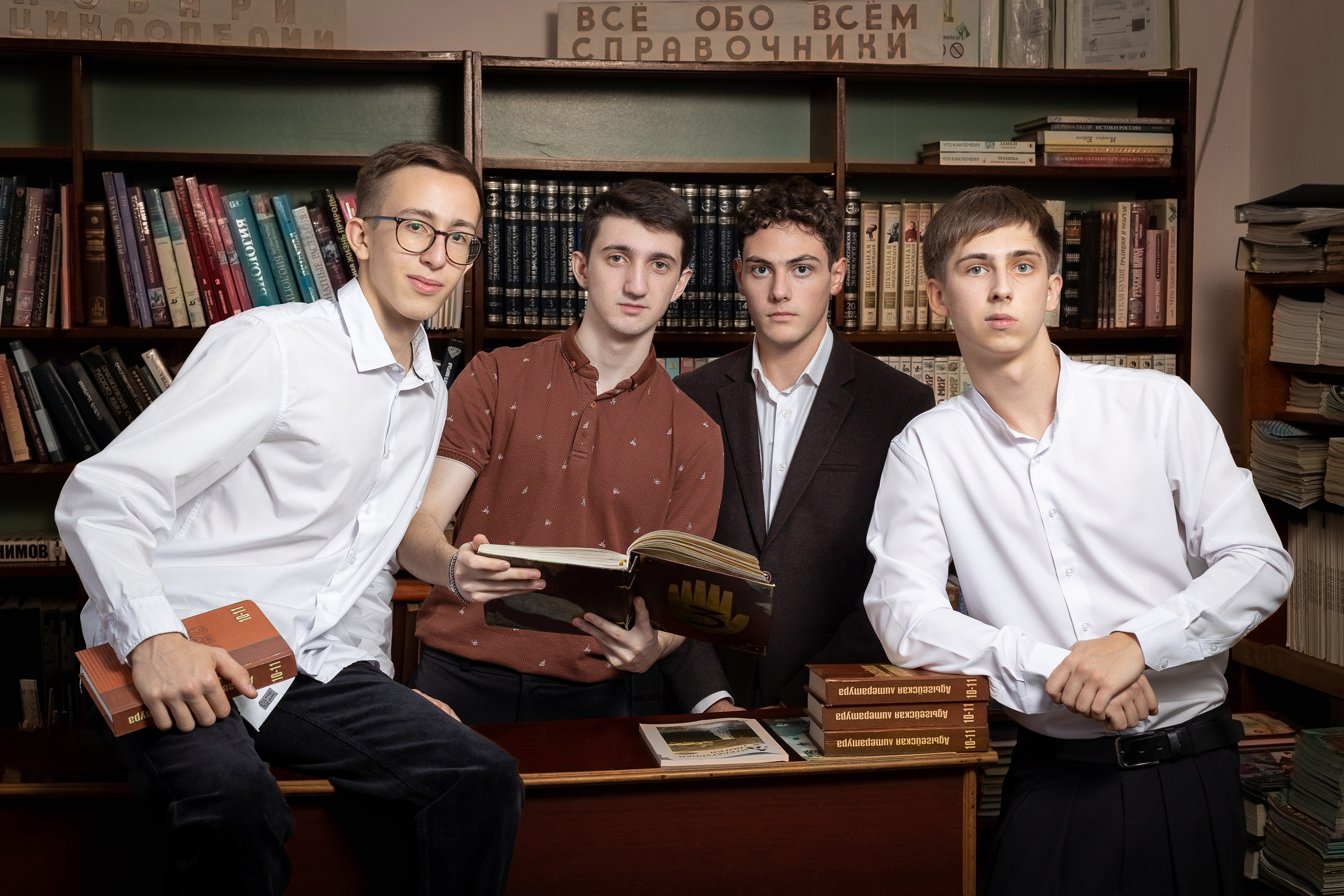 В школе. Выпускные альбомы Майкоп, Краснодар Елена Золотарева