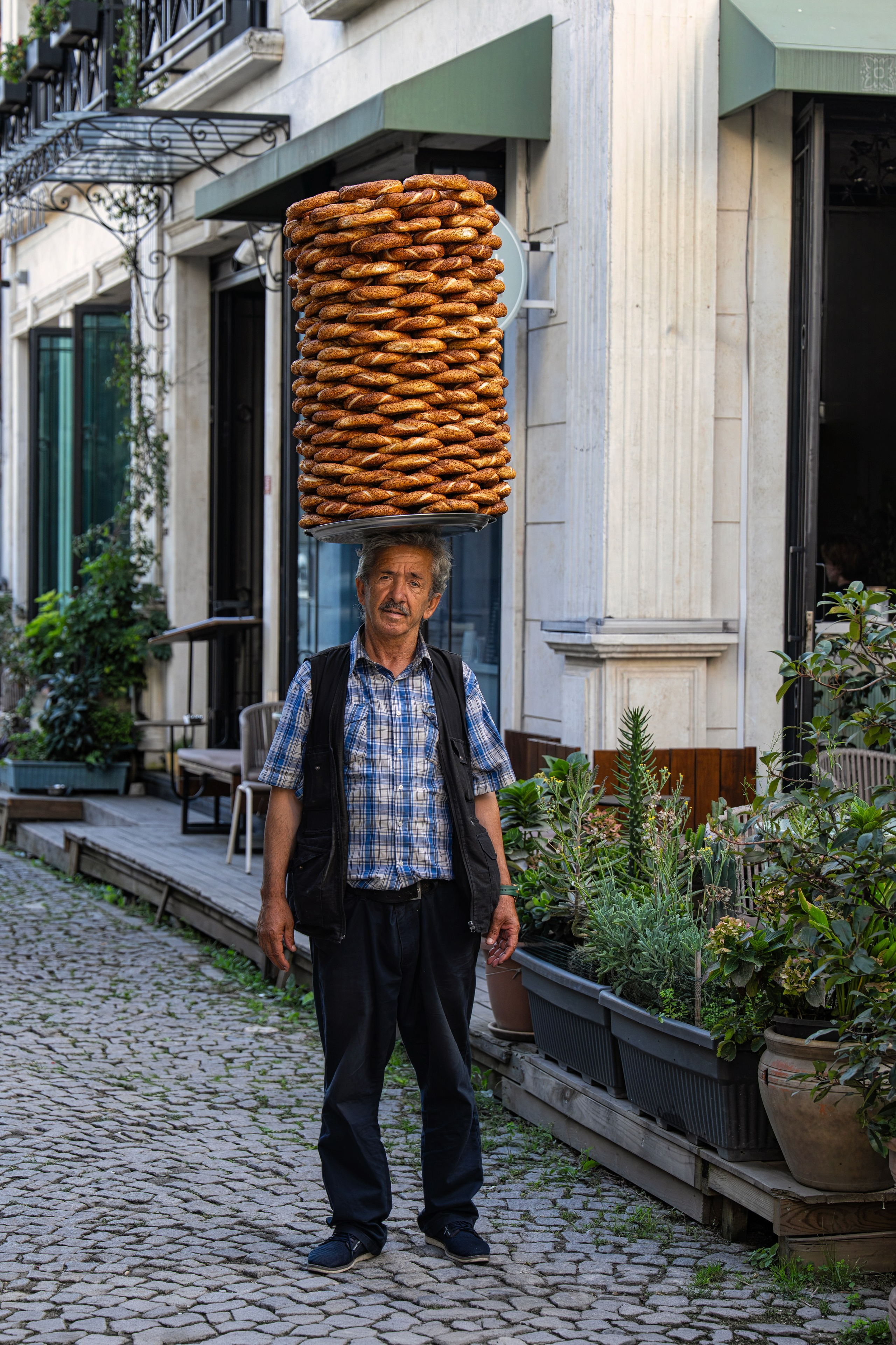 Street simitçi with a tower of bread rings on his head, Istanbul, street photography.