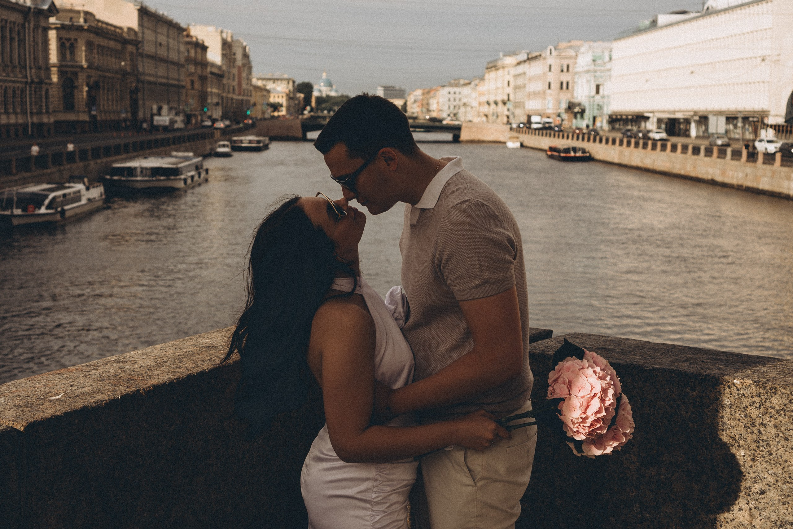 СВАДЕНБНАЯ СЬЕМКА НА КАТЕРЕ ПО КАНАЛАМ САНКТ-ПЕТЕРБУРГА И В АКВАТОРИИ НЕВЫ. Профессиональный фотограф, Санкт-Петербург — Виктория Богомолова