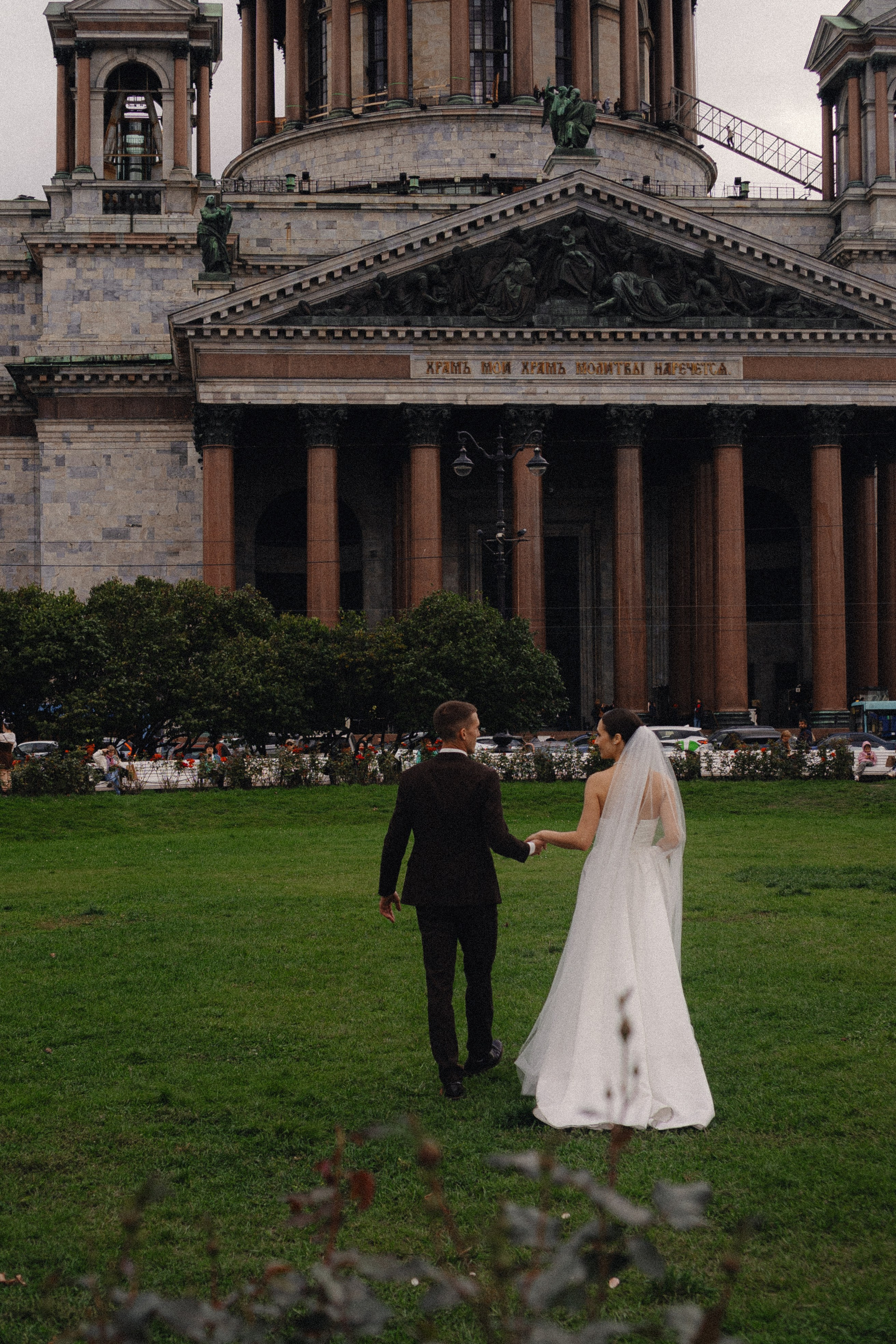 СВАДЕБНАЯ ПРОГУЛКА В САНТК-ПЕТЕРБУРГЕ (ИСАКИЕВСКИЙ СОБОР, ЗИМНЯЯ КАНАВКА, ЭРМИТАЖ И БОЛЬШАЯ МОРСКАЯ УЛИЦА). Профессиональный фотограф, Санкт-Петербург — Виктория Богомолова