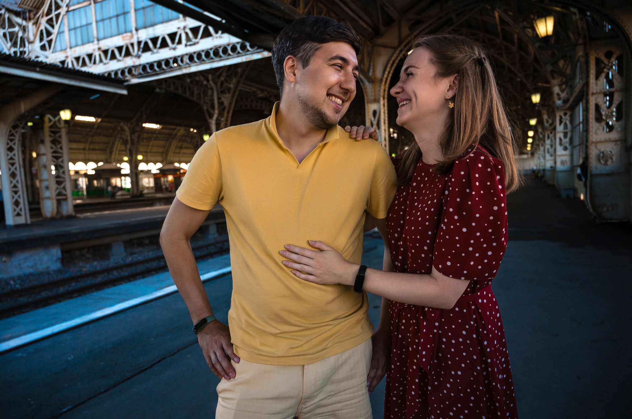 Пара на Витебском вокзале. Свадебный и семейный фотограф из Санкт-Петербурга Климов Анатолий