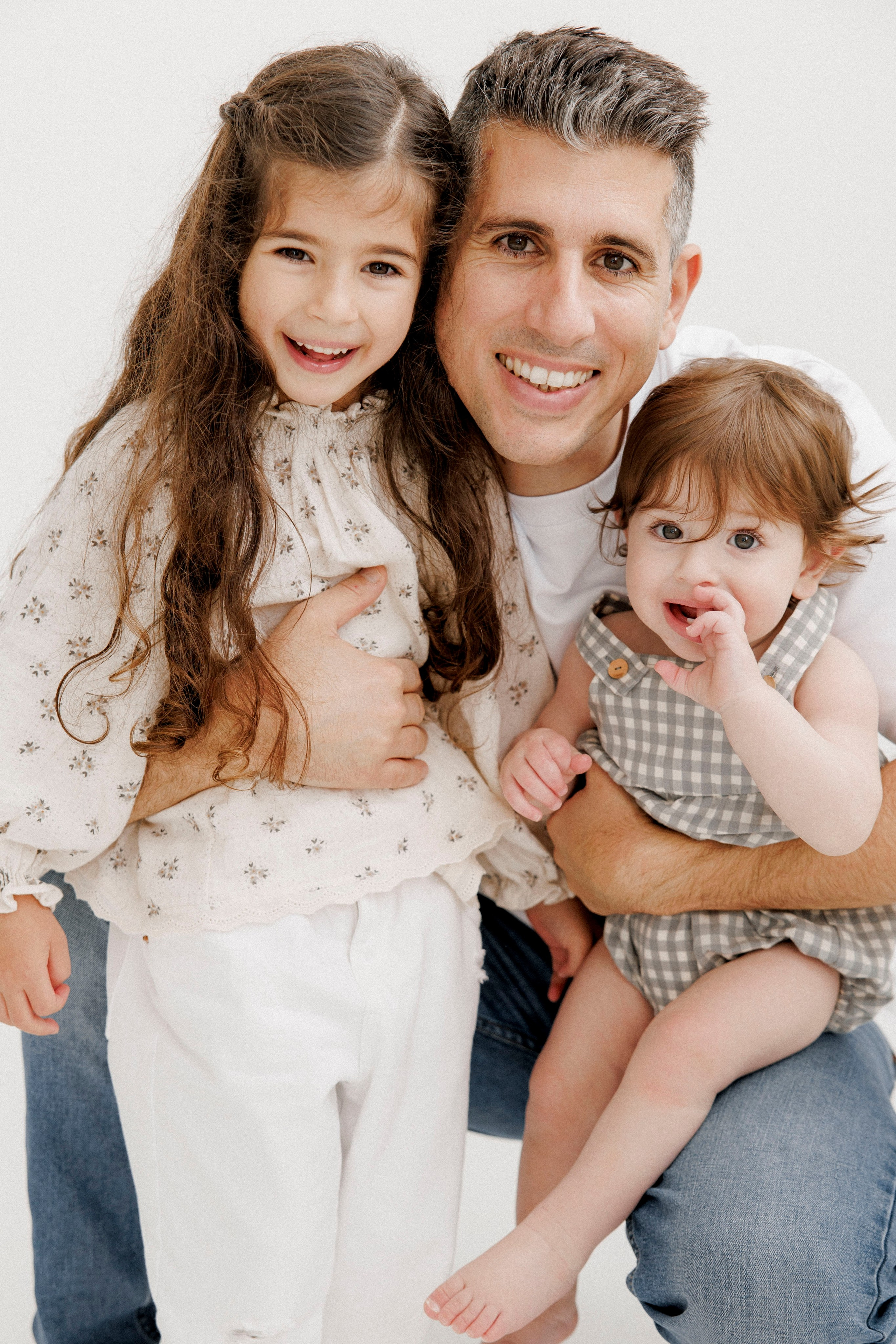 One year inside the White studio. Wedding and family photographer