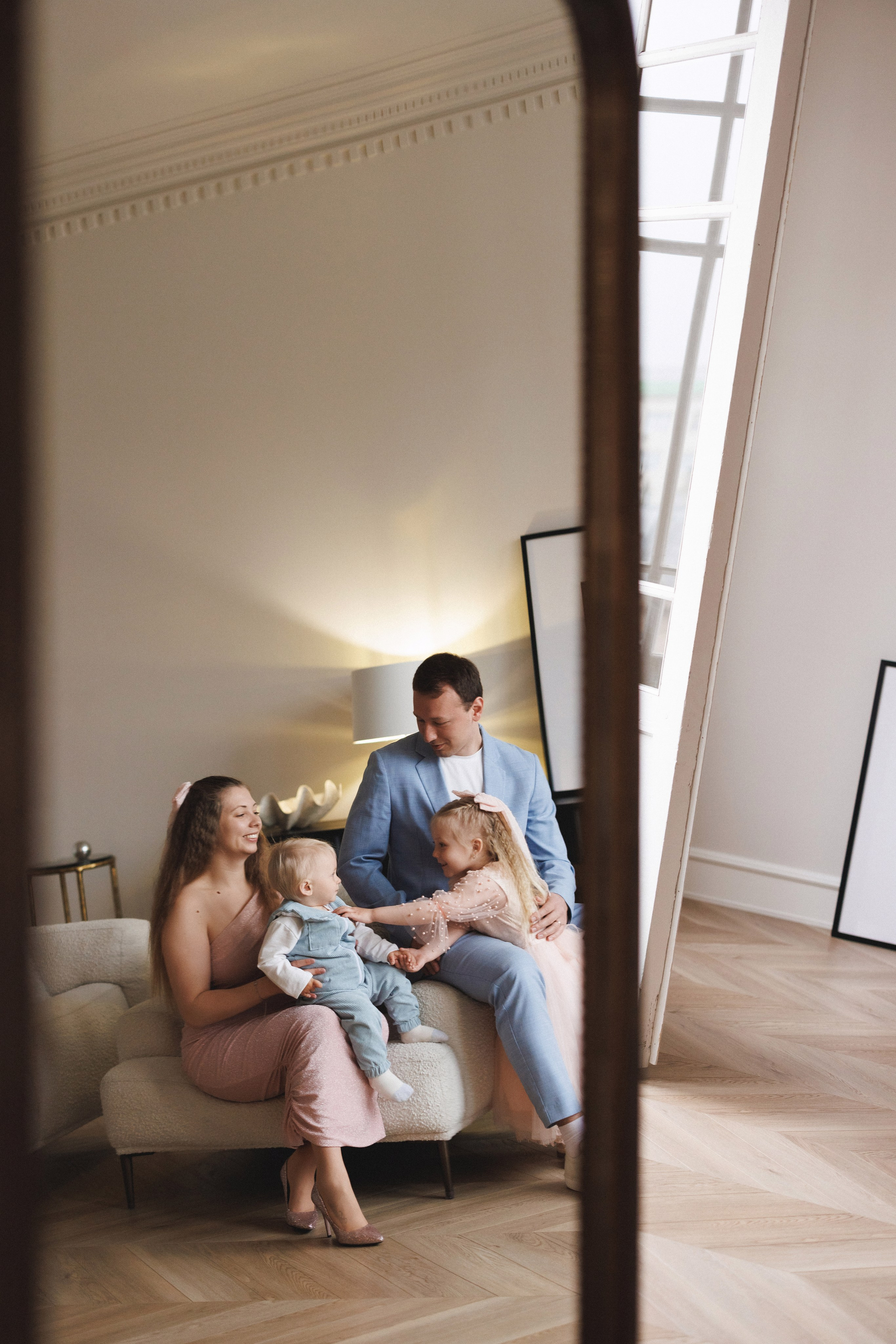 Семейная фотосессия в фотостудии «Париж», Краснодар. Семейный и детский фотограф в Краснодаре Анна Трашкова