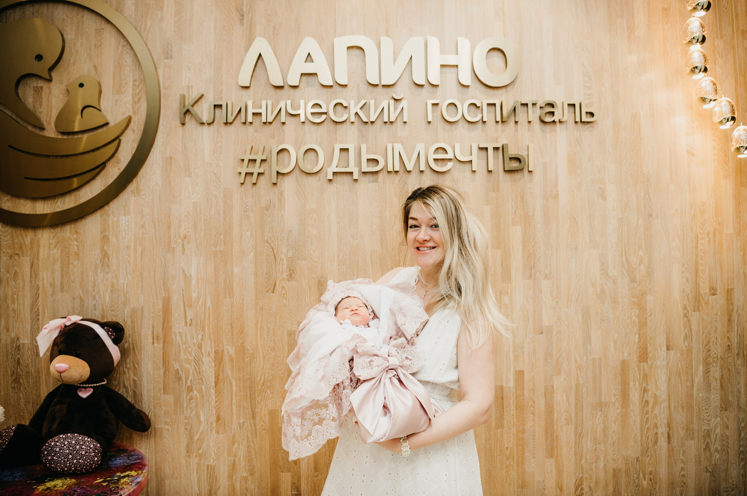 Выписка Полины в Лапино. Фотограф на выписку из роддома в Москве и МО
