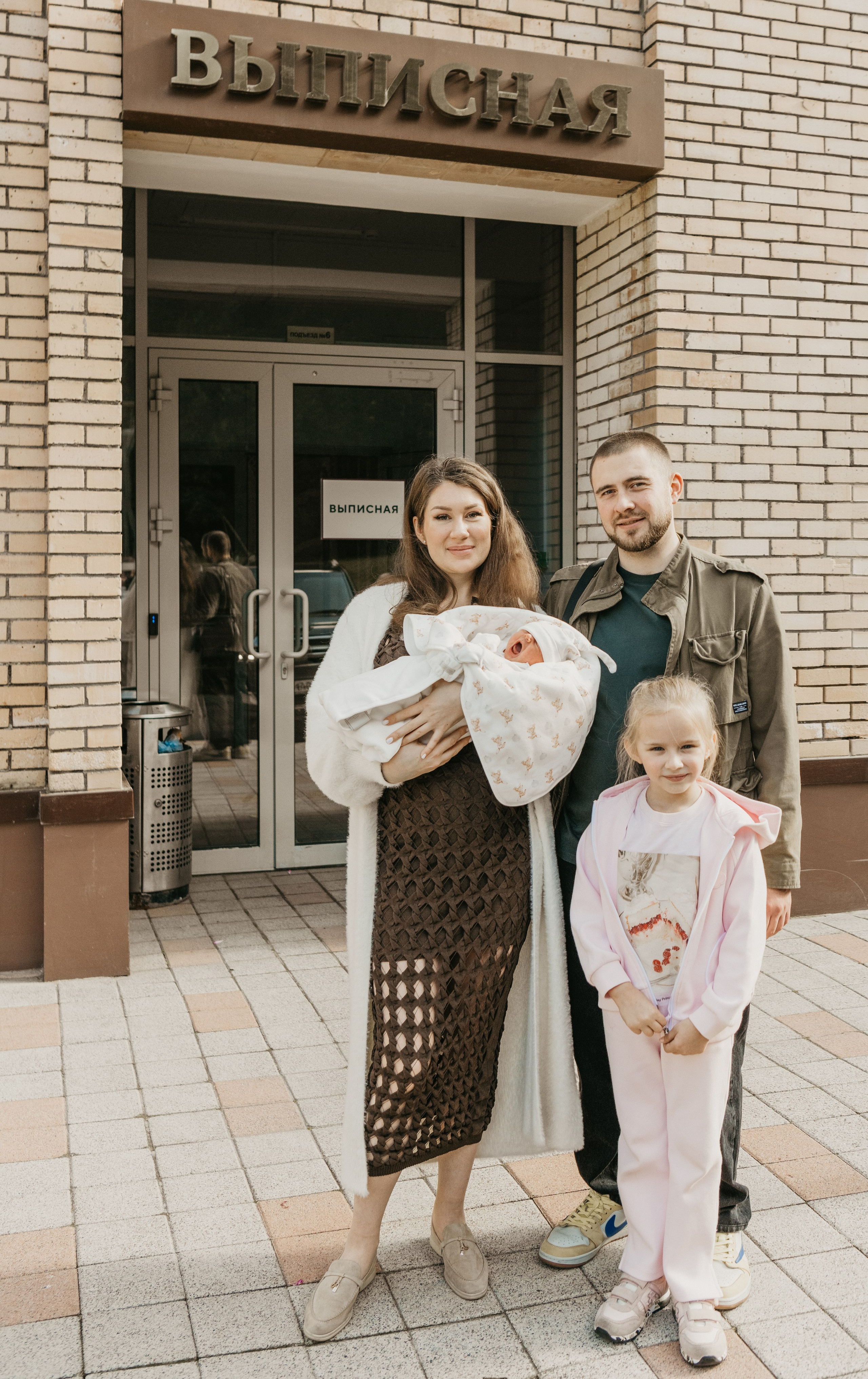 Выписка Евы в ЦКБ. Фотограф на выписку из роддома в Москве и МО