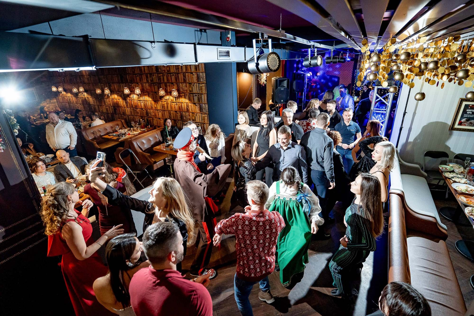 Новый год 2024 в Peoples. Сергей Кошкин. Репортажная и ивент-фотография в Сургуте