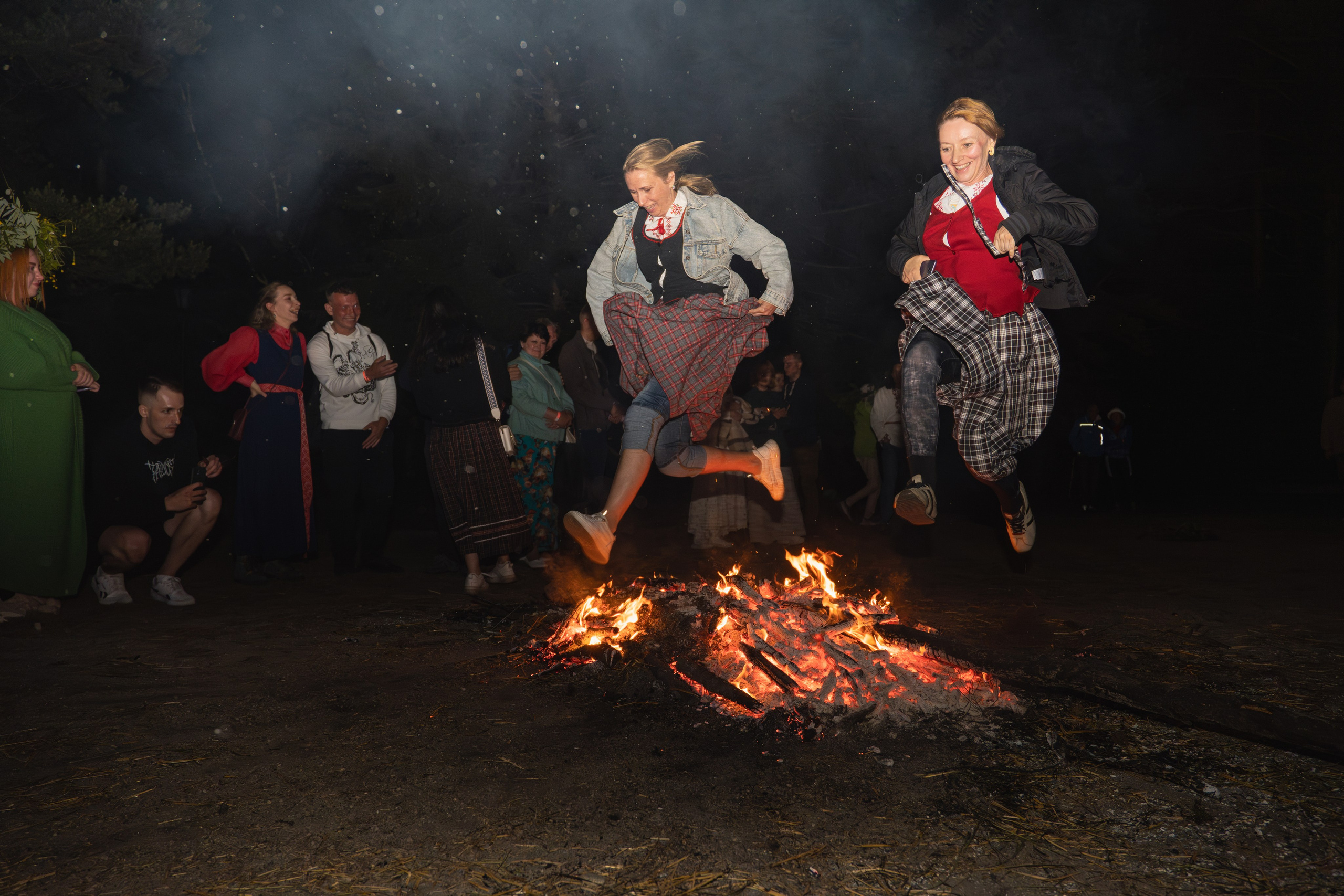 Белорусское Купалье. Занимаюсь профессиональной фотографией и живу рядом с Байкалом. Работаю в разных жанрах