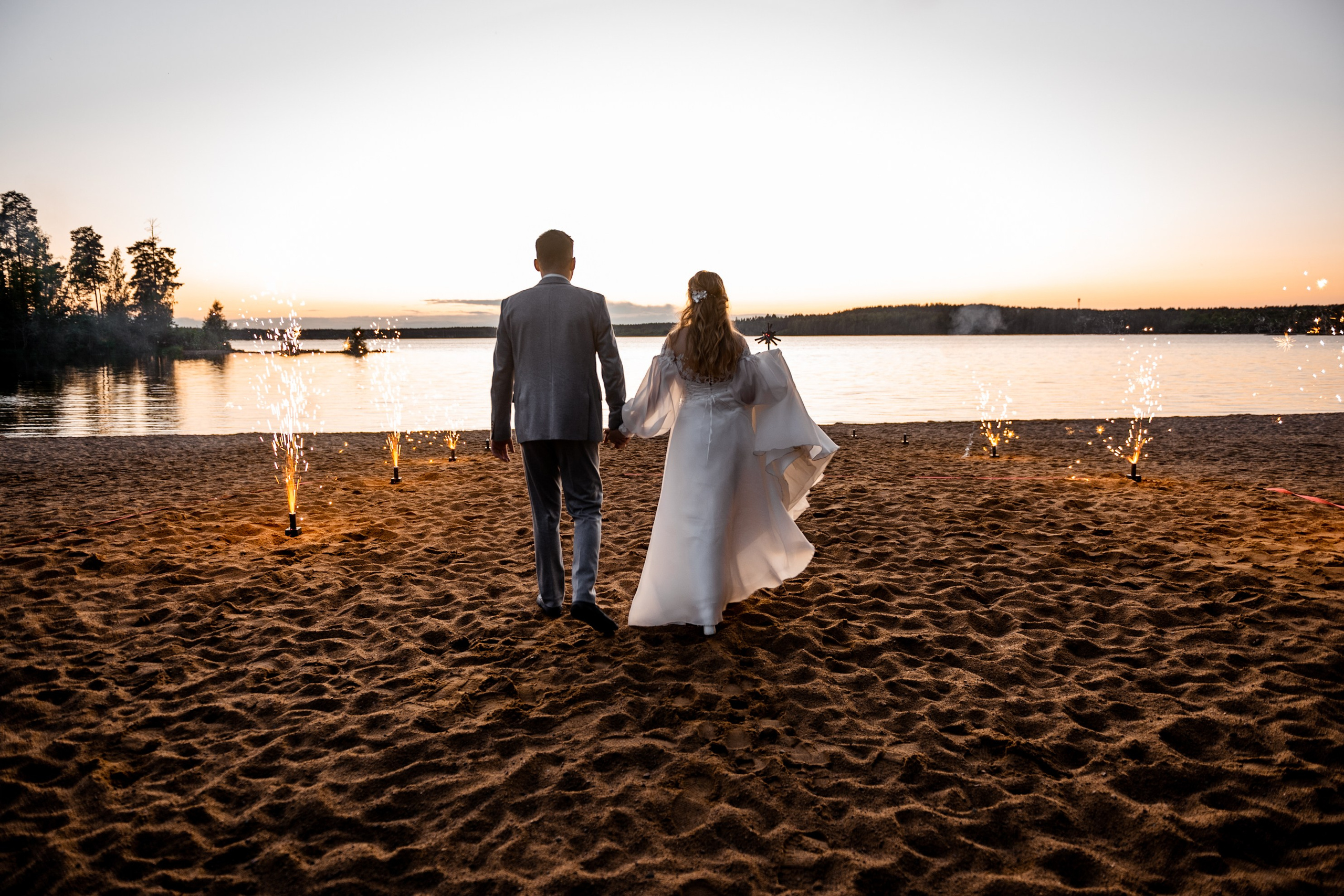 Весь день под дождем, вечером закат на озере. Свадебный и семейный фотограф София Невская