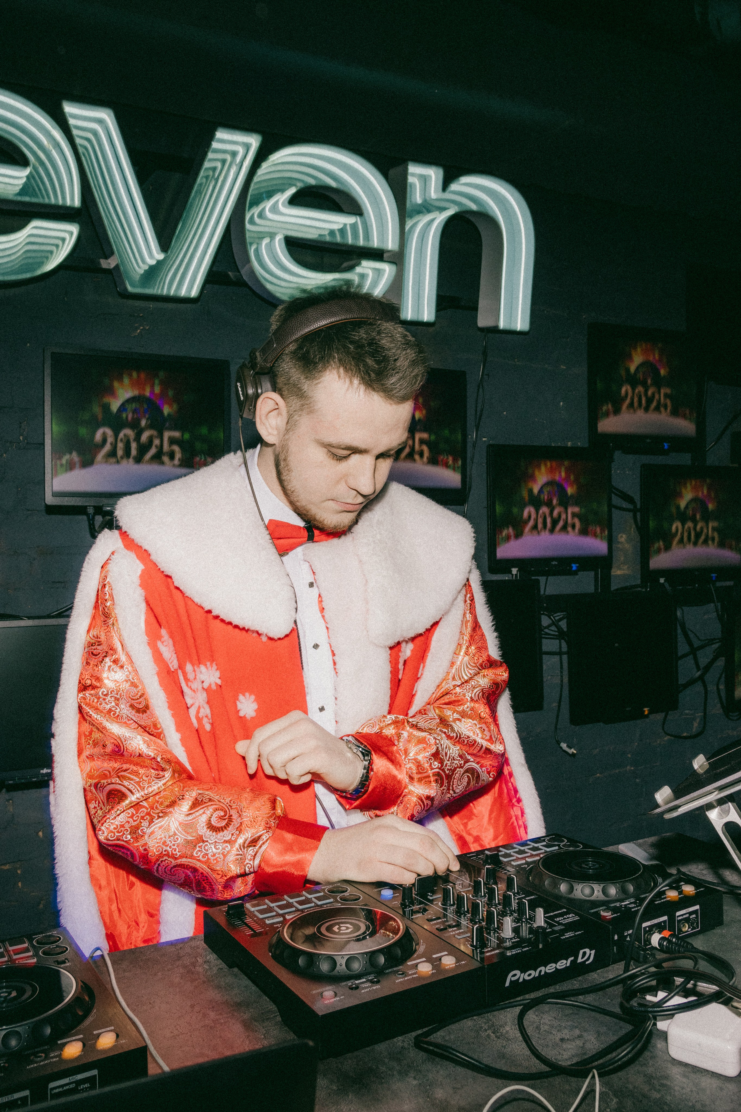 SEVEN bar — New Year